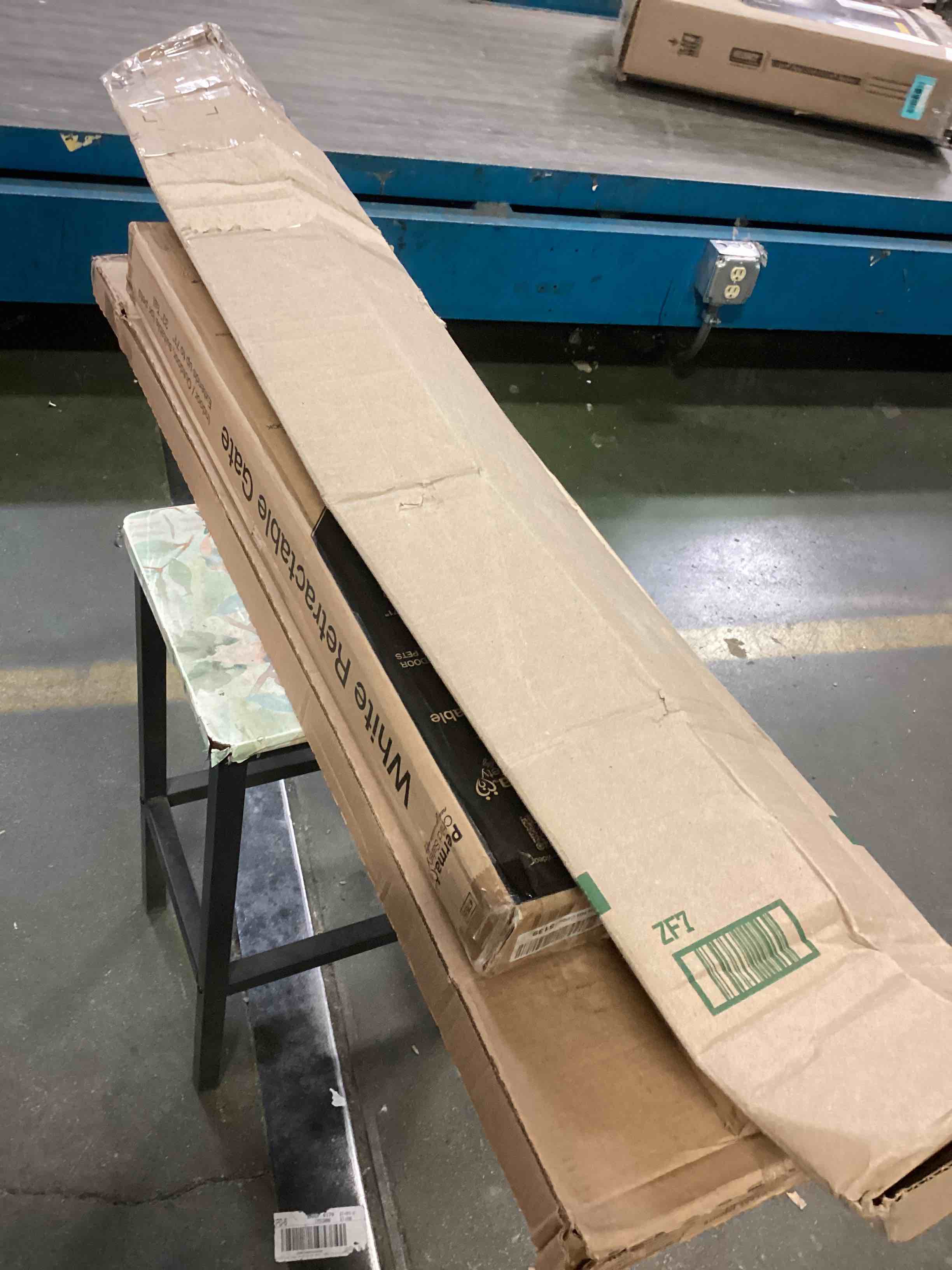 https://s3.amazonaws.com/lotting-images-prod/bidfta/RED4355897_1676832029177.jpeg