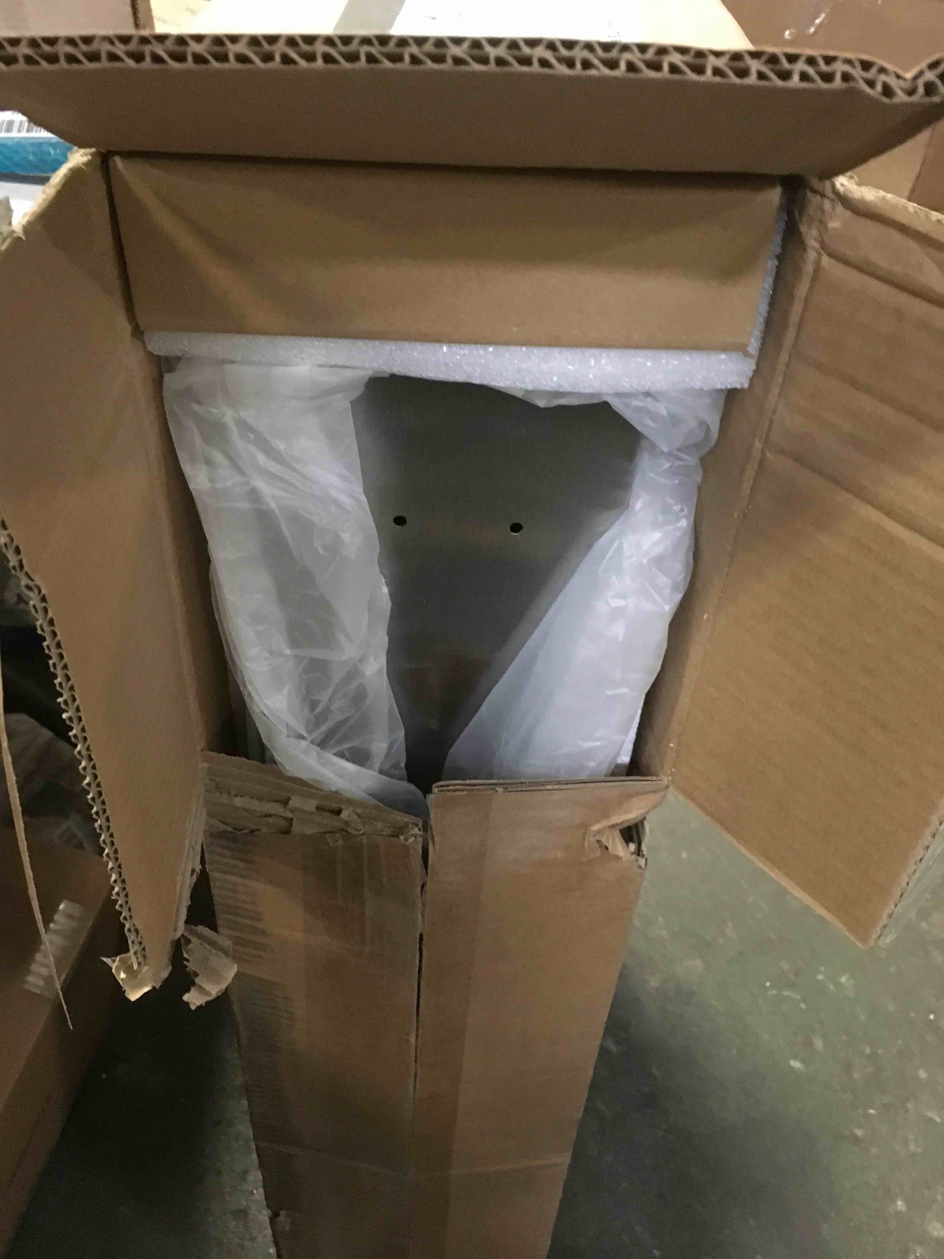 https://s3.amazonaws.com/lotting-images-prod/bidfta/RED4361690_1676900001735.jpeg