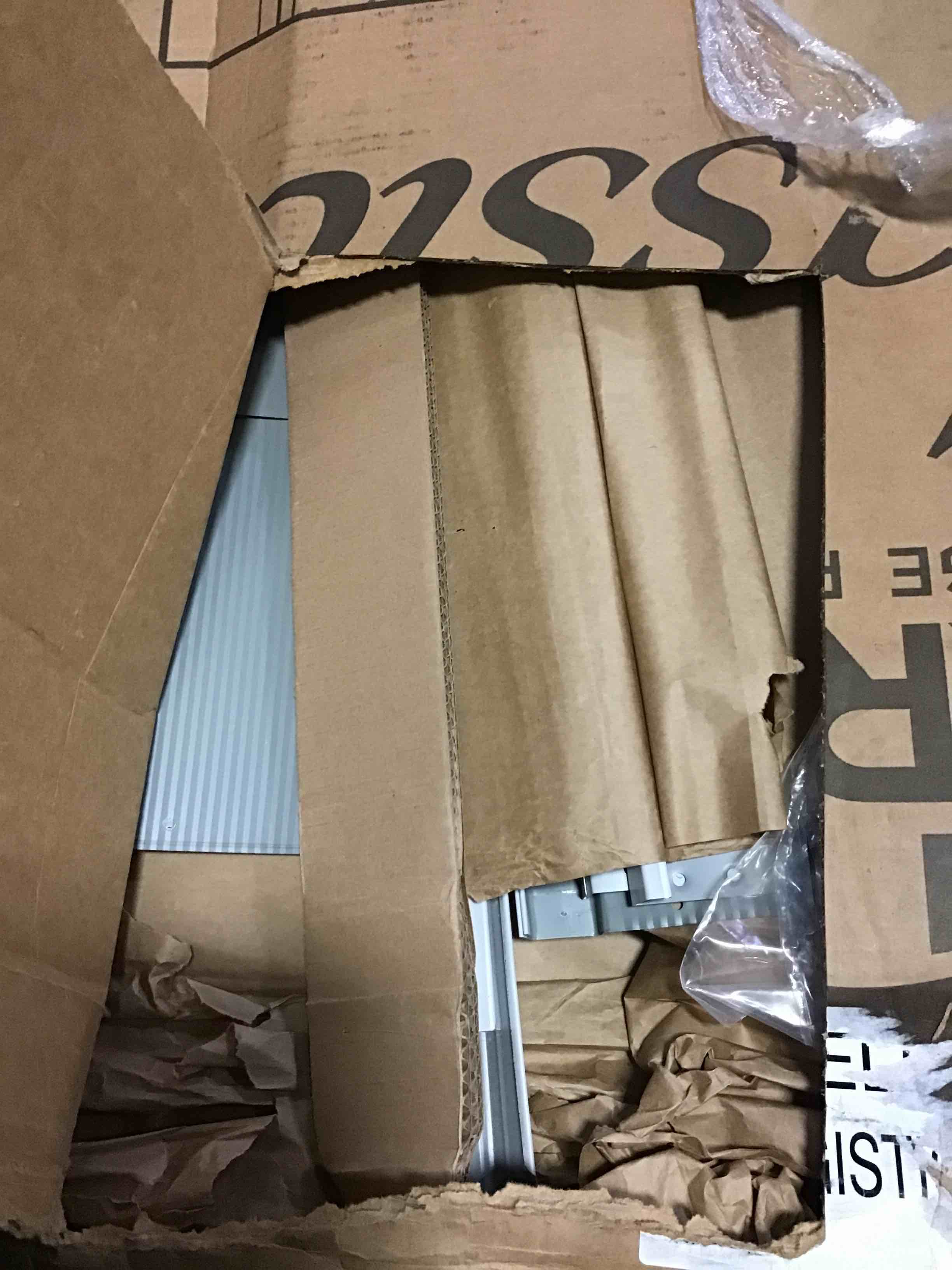 https://s3.amazonaws.com/lotting-images-prod/bidfta/RED4362239_1676903016020.jpeg