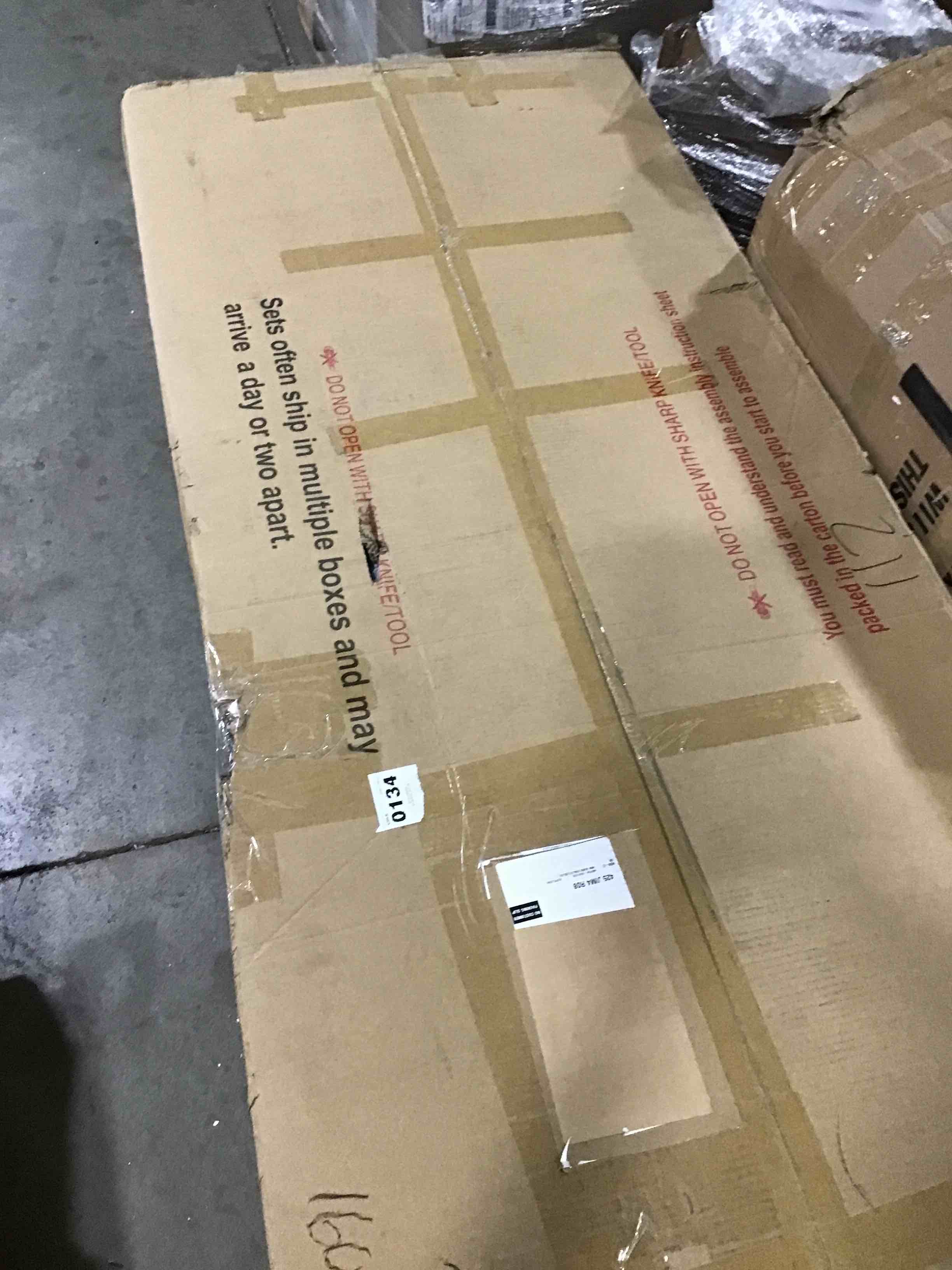 https://s3.amazonaws.com/lotting-images-prod/bidfta/RED4388573_1685188010143.jpeg