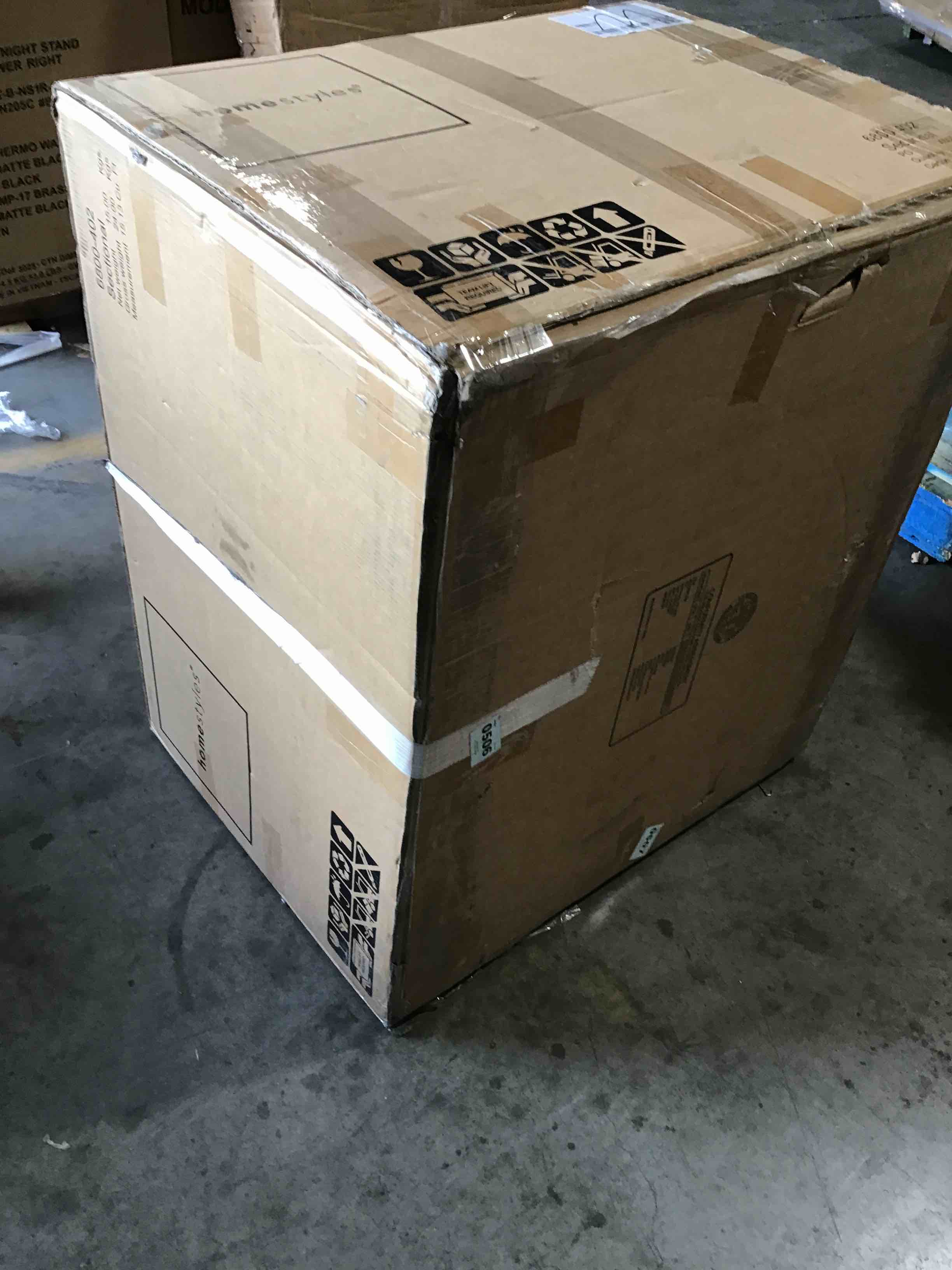 https://s3.amazonaws.com/lotting-images-prod/bidfta/RED4389023_1685992543585.jpeg