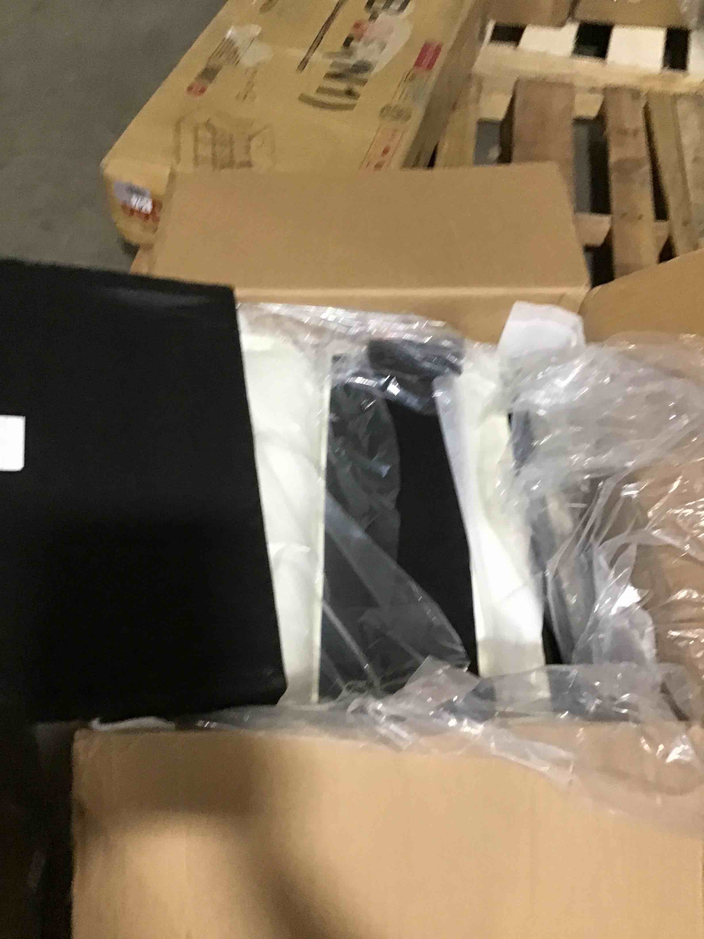 https://s3.amazonaws.com/lotting-images-prod/bidfta/RED4389122_1686141051359.jpeg