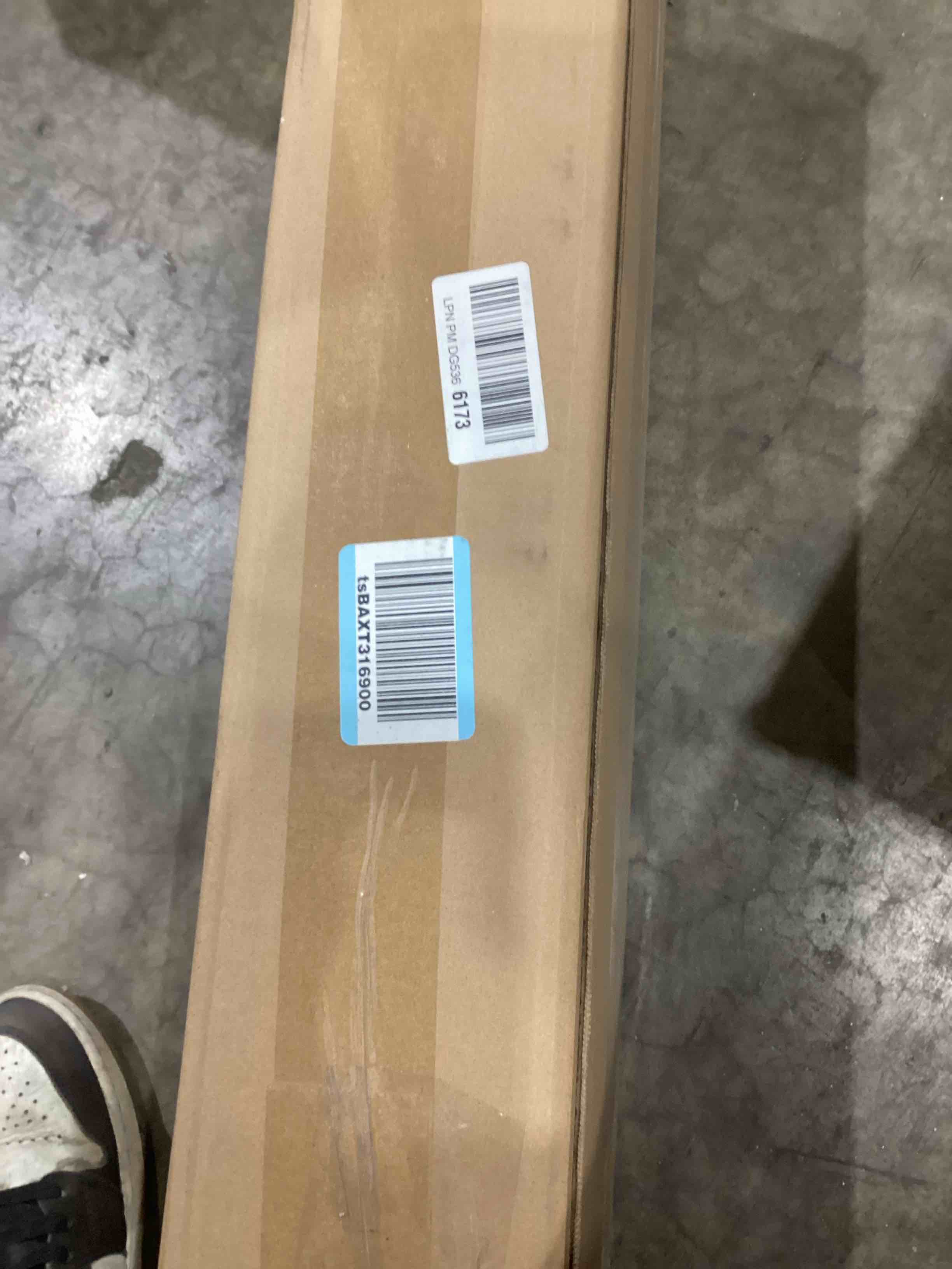 https://s3.amazonaws.com/lotting-images-prod/bidfta/RED4409249_1738941935923.jpeg