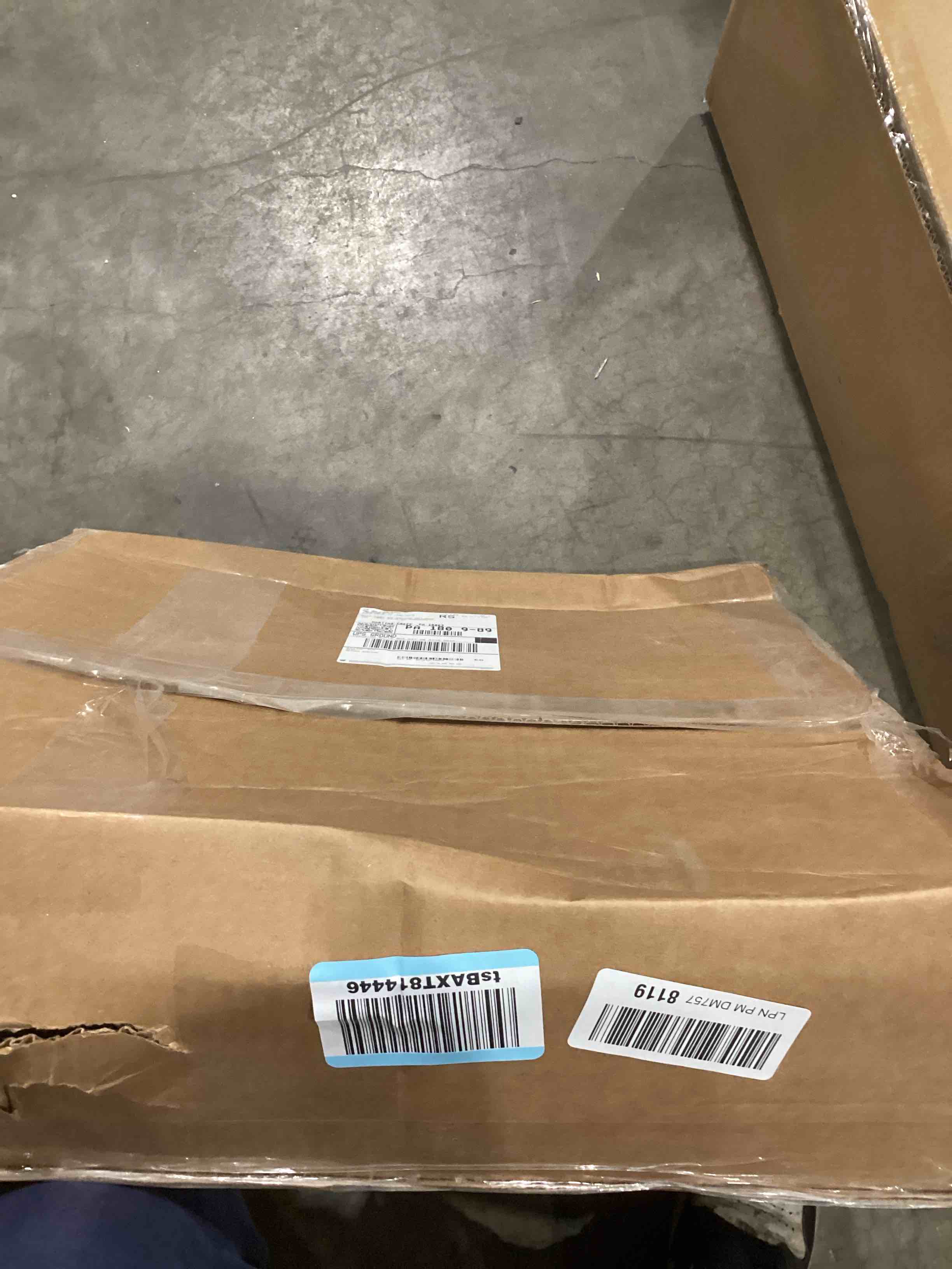 https://s3.amazonaws.com/lotting-images-prod/bidfta/RED4409280_1738949825200.jpeg