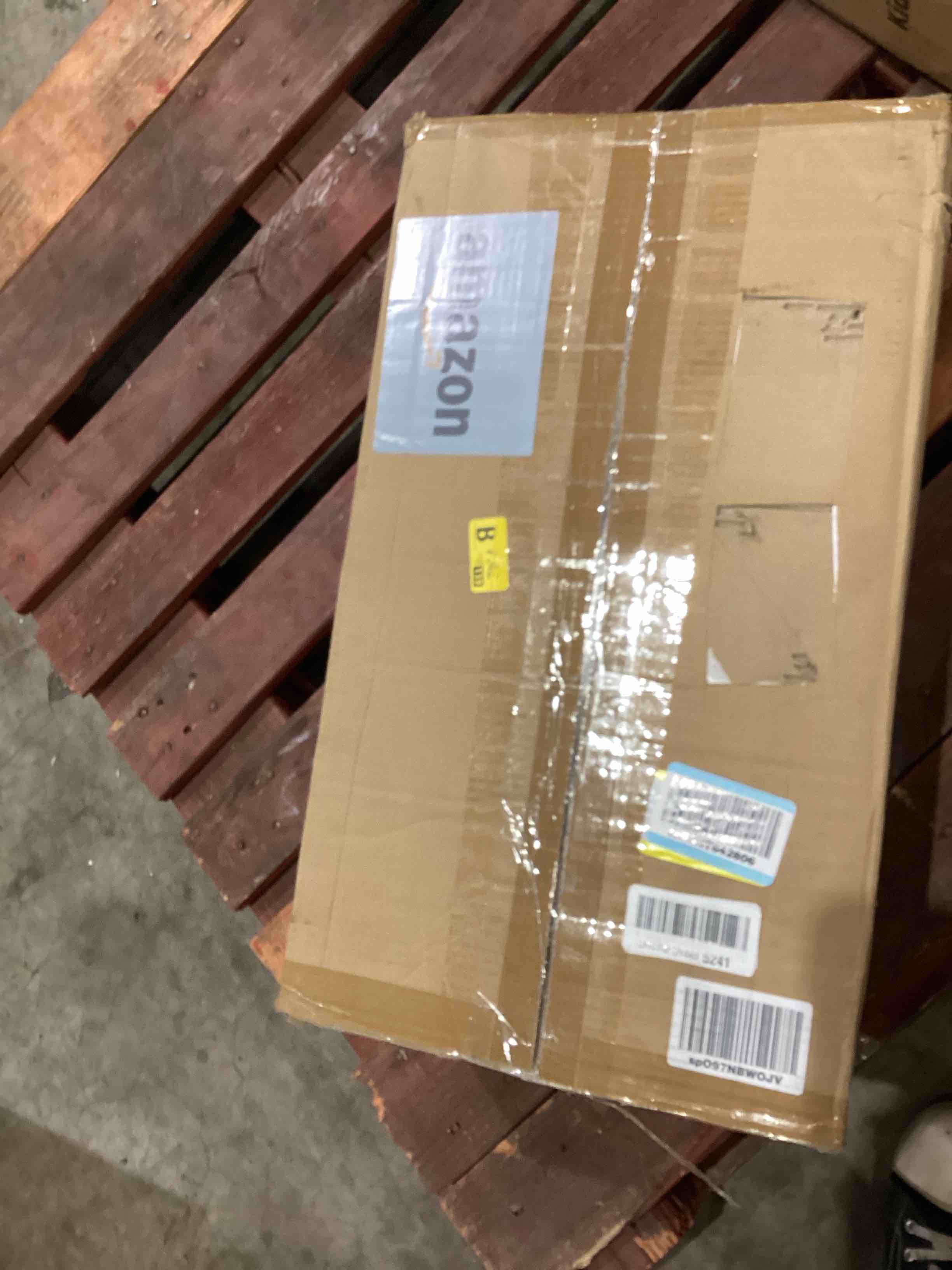 https://s3.amazonaws.com/lotting-images-prod/bidfta/RED4410745_1750357417807.jpeg