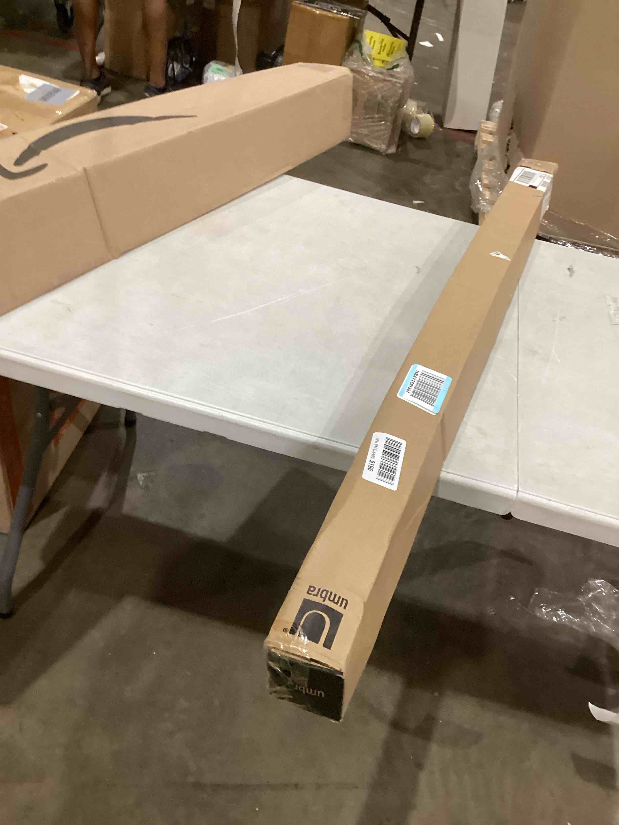https://s3.amazonaws.com/lotting-images-prod/bidfta/RED4410818_1750444854419.jpeg