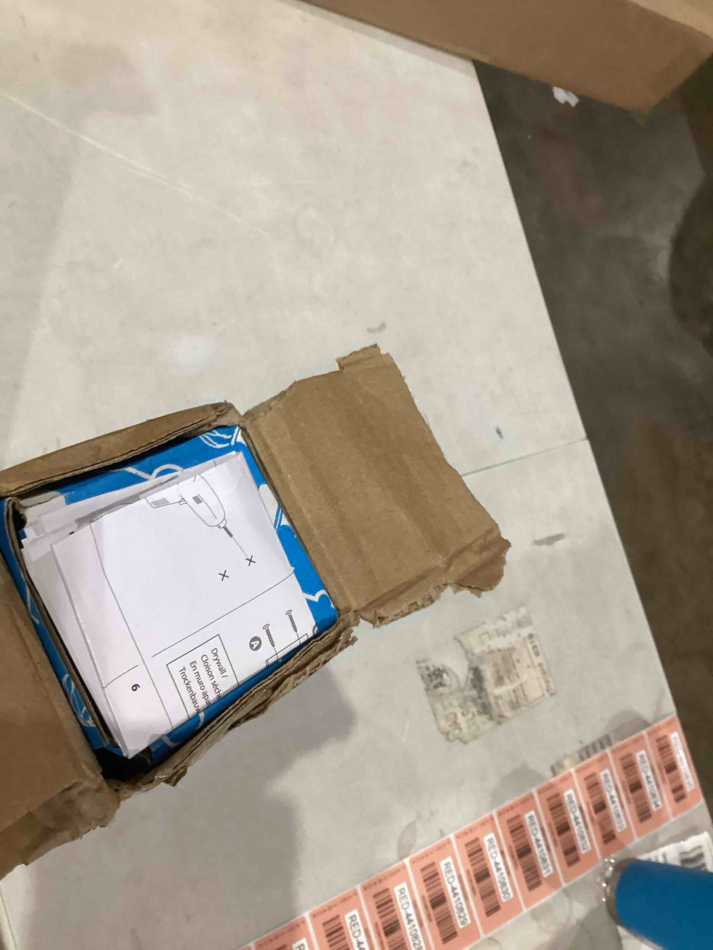 https://s3.amazonaws.com/lotting-images-prod/bidfta/RED4410818_1750444921612.jpeg