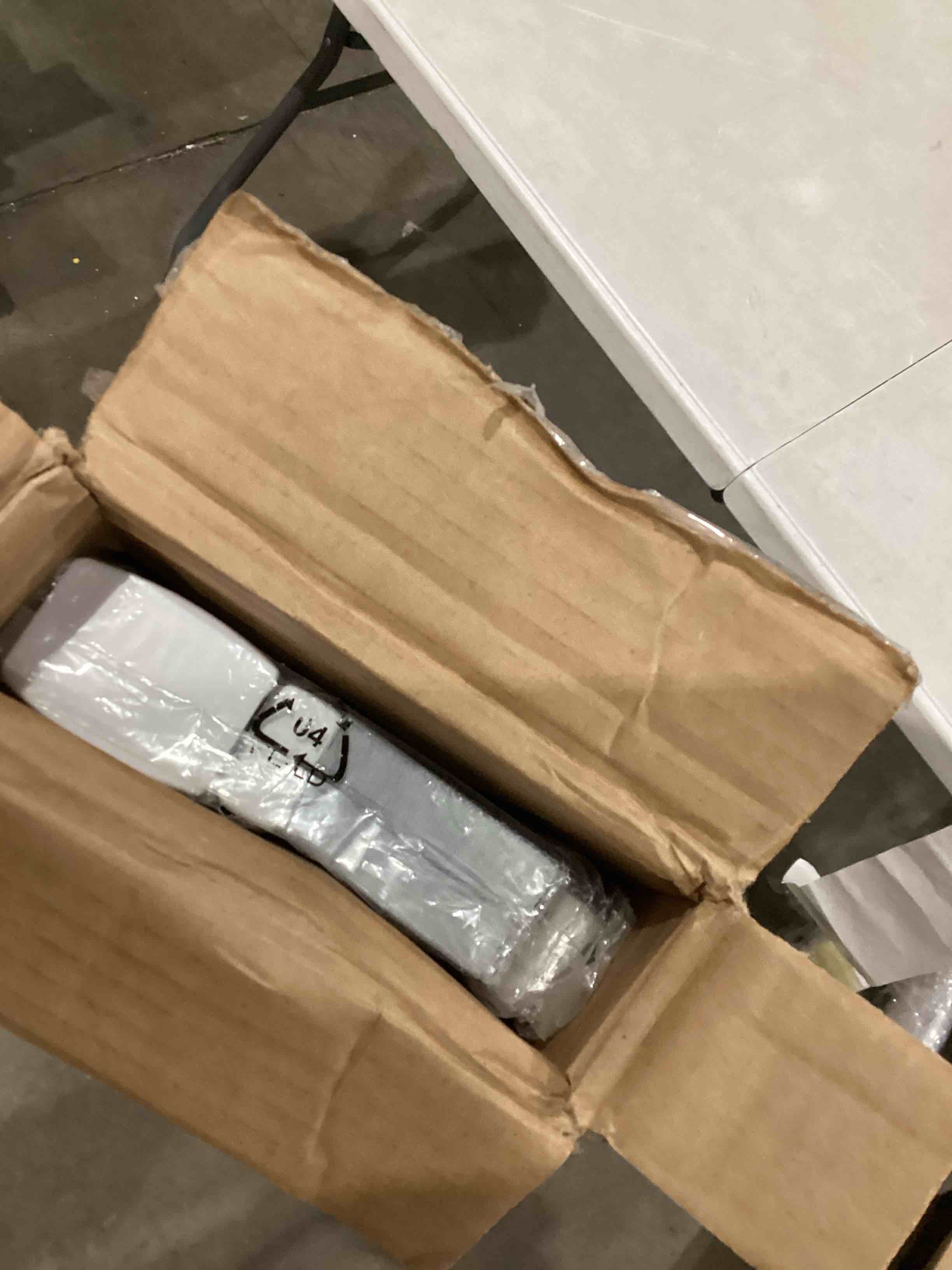 https://s3.amazonaws.com/lotting-images-prod/bidfta/RED4410837_1750681789326.jpeg