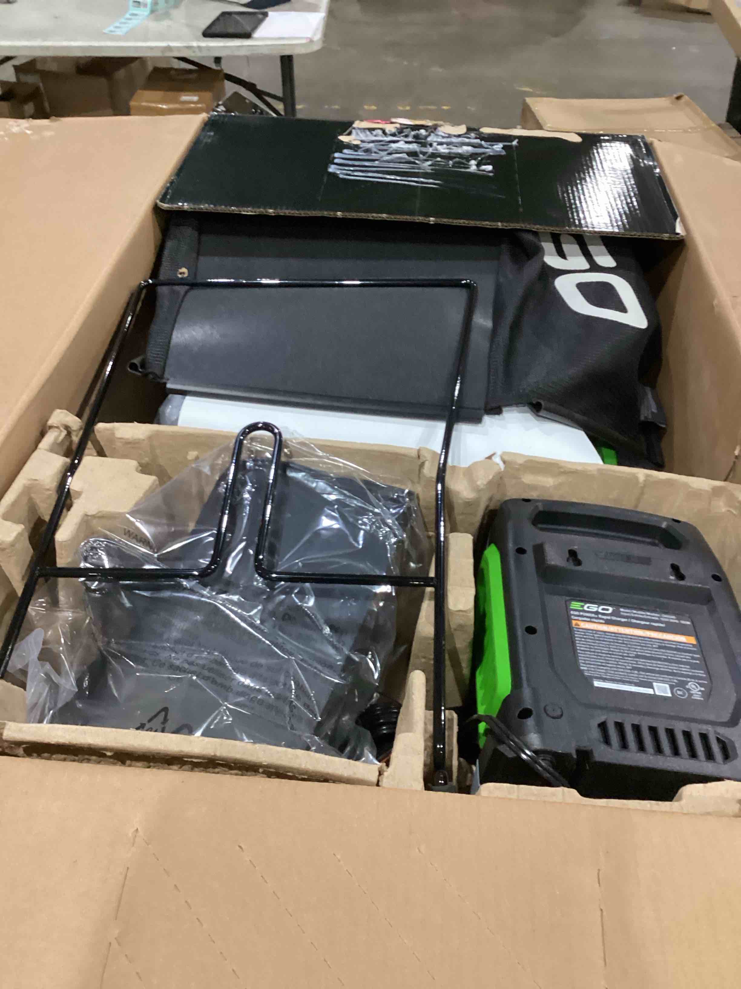 https://s3.amazonaws.com/lotting-images-prod/bidfta/RED4410849_1750692296629.jpeg