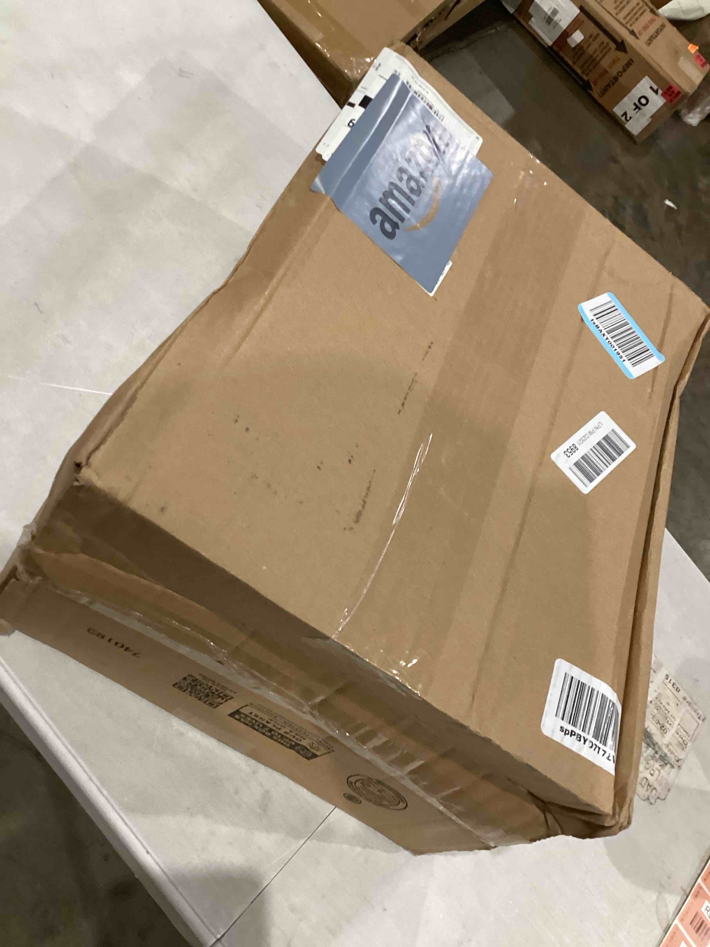 https://s3.amazonaws.com/lotting-images-prod/bidfta/RED4410921_1750704847107.jpeg