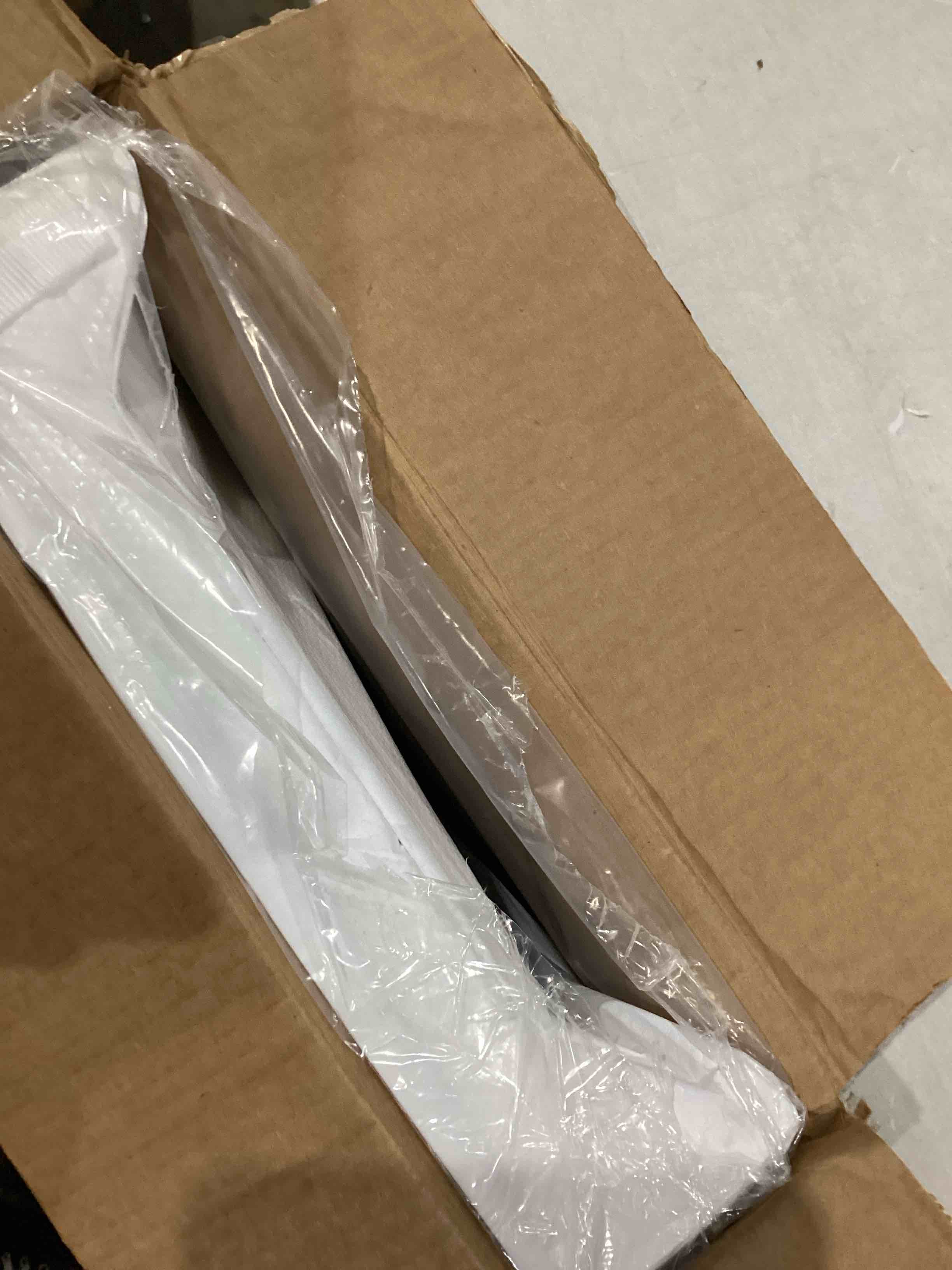 https://s3.amazonaws.com/lotting-images-prod/bidfta/RED4410962_1750774396424.jpeg