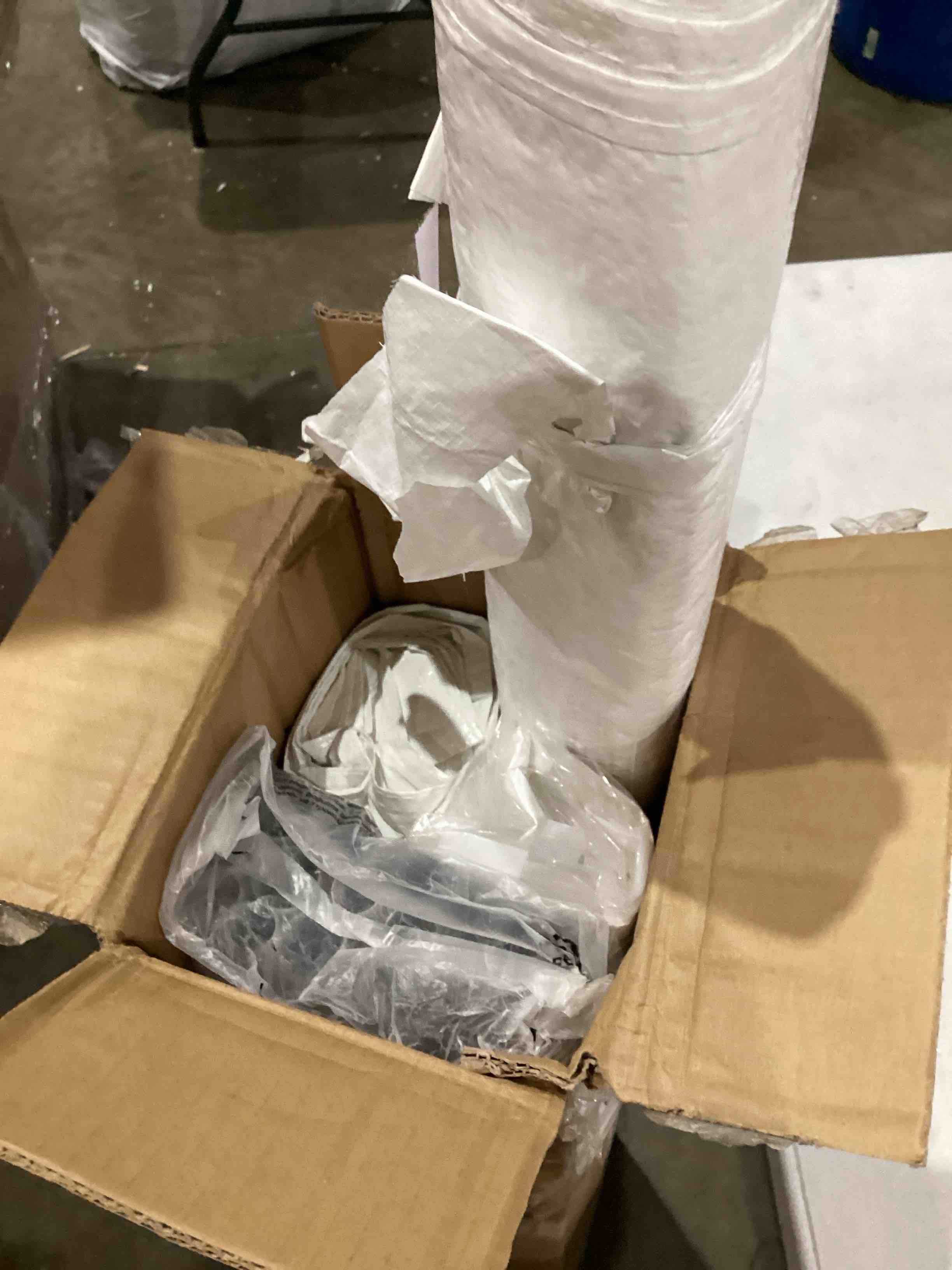 https://s3.amazonaws.com/lotting-images-prod/bidfta/RED4410976_1750779367095.jpeg