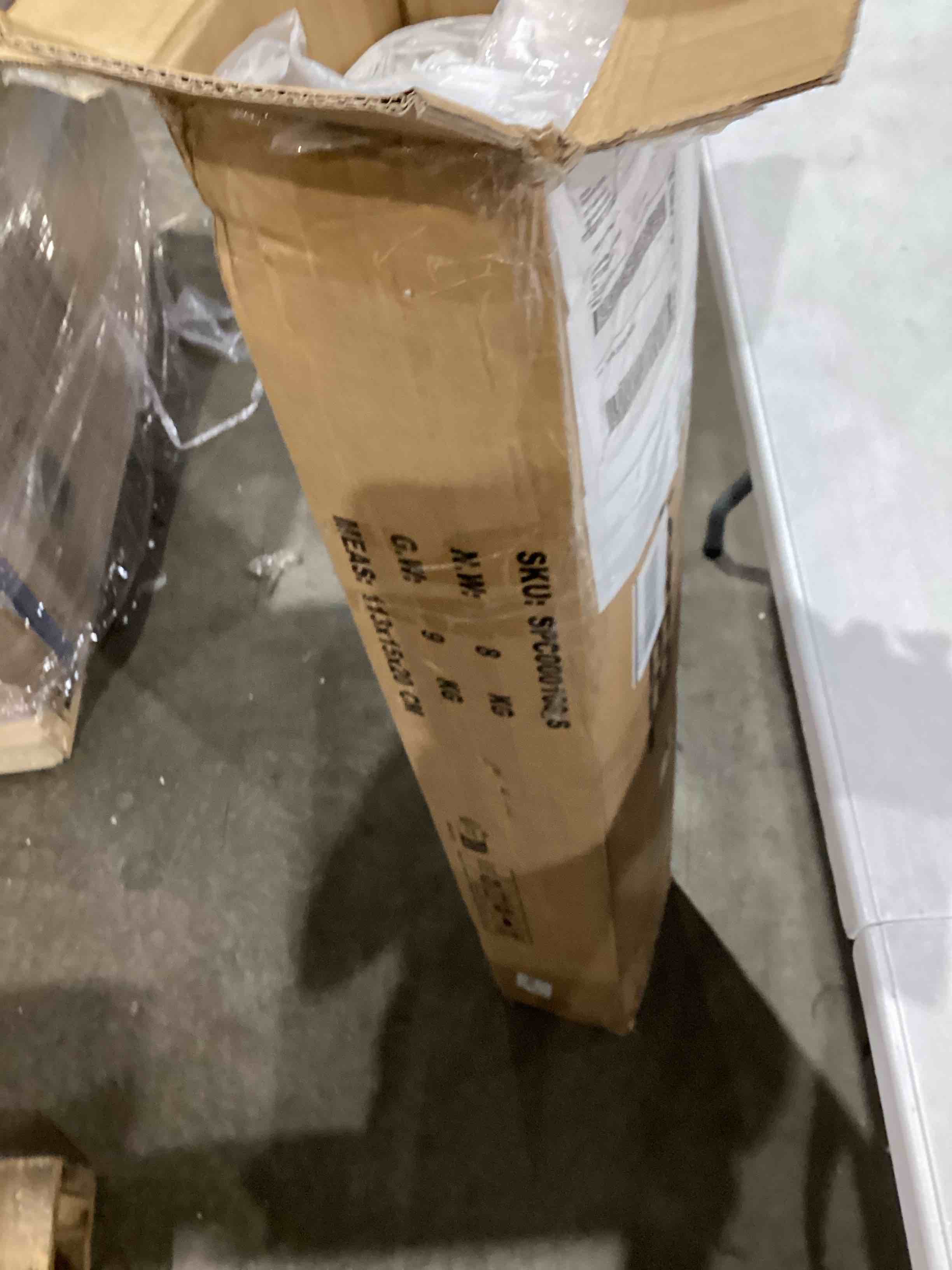https://s3.amazonaws.com/lotting-images-prod/bidfta/RED4410976_1750779370188.jpeg