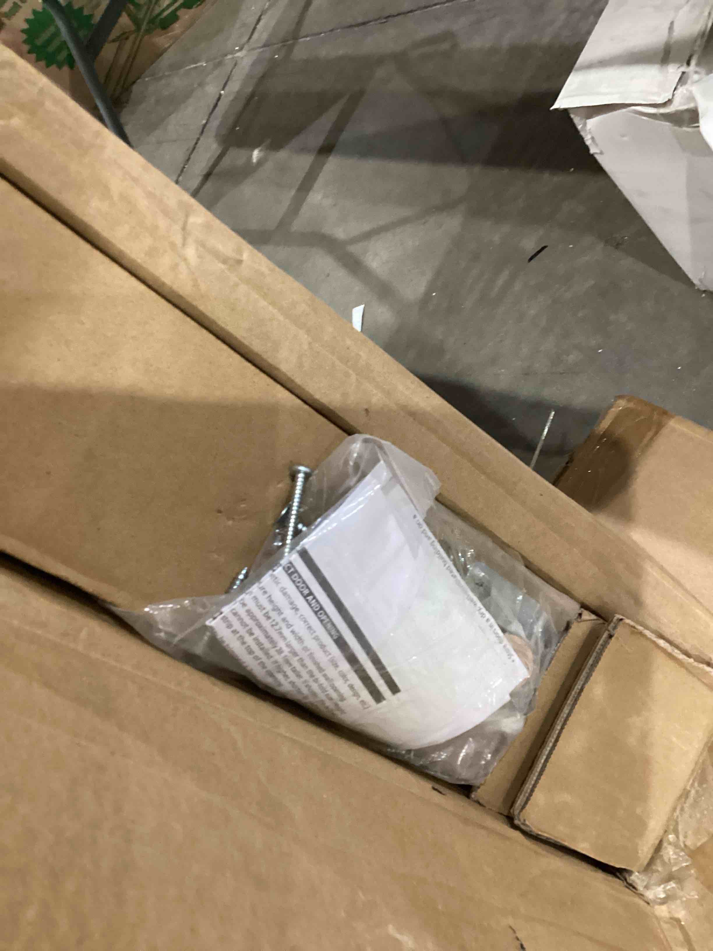 https://s3.amazonaws.com/lotting-images-prod/bidfta/RED4410990_1750791404755.jpeg
