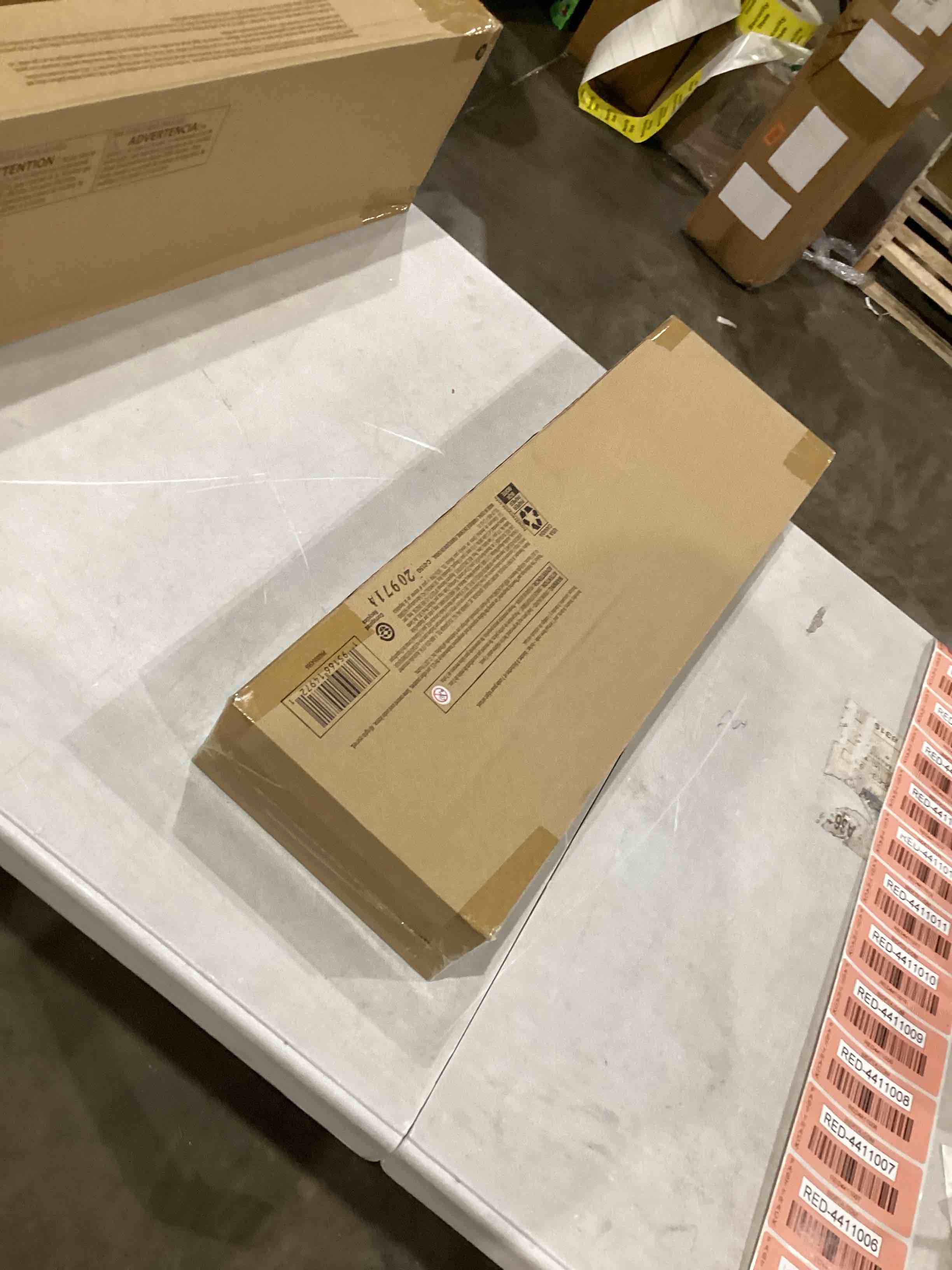 https://s3.amazonaws.com/lotting-images-prod/bidfta/RED4411001_1750853846048.jpeg