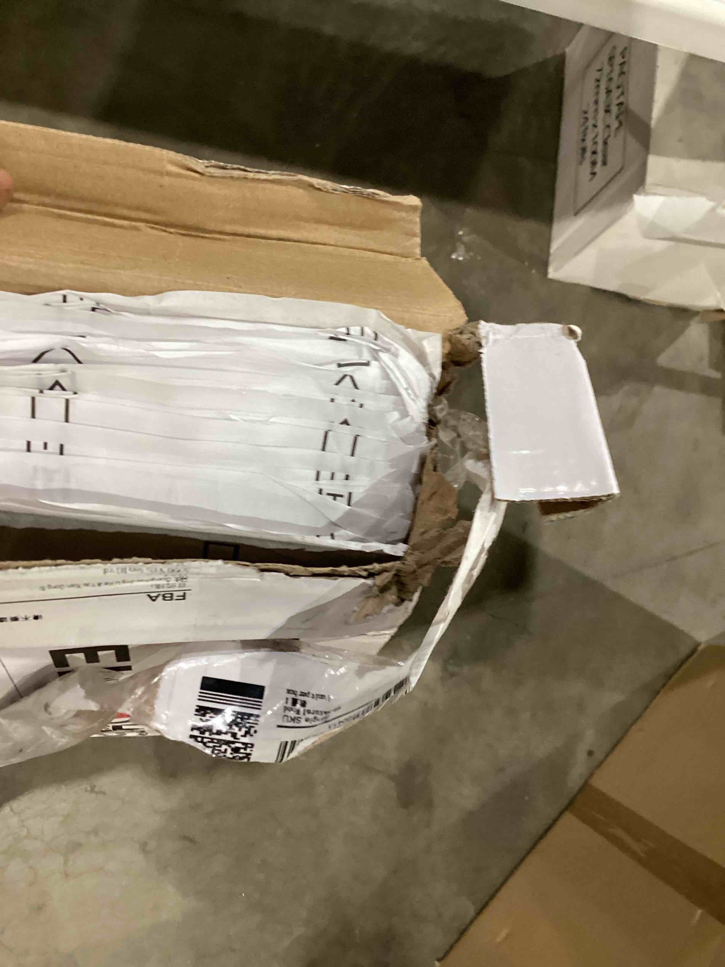 https://s3.amazonaws.com/lotting-images-prod/bidfta/RED4411028_1750858045967.jpeg
