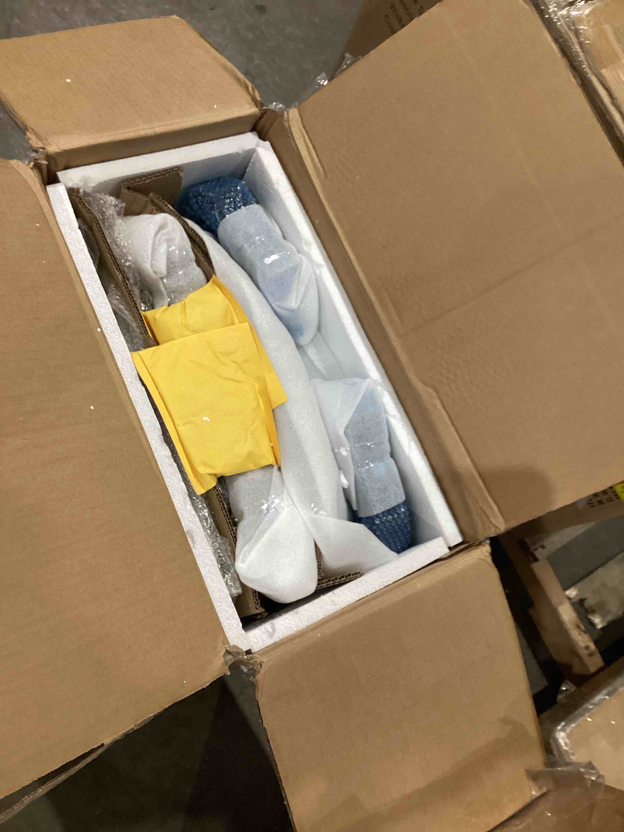 https://s3.amazonaws.com/lotting-images-prod/bidfta/RED4411085_1750937869990.jpeg