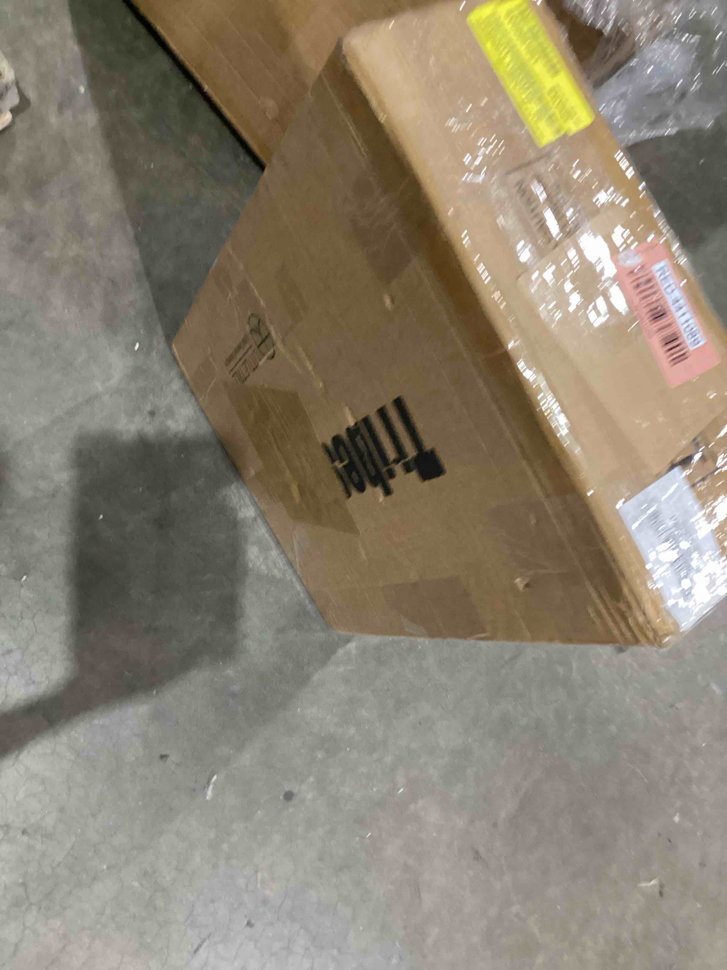 https://s3.amazonaws.com/lotting-images-prod/bidfta/RED4411089_1750940739969.jpeg
