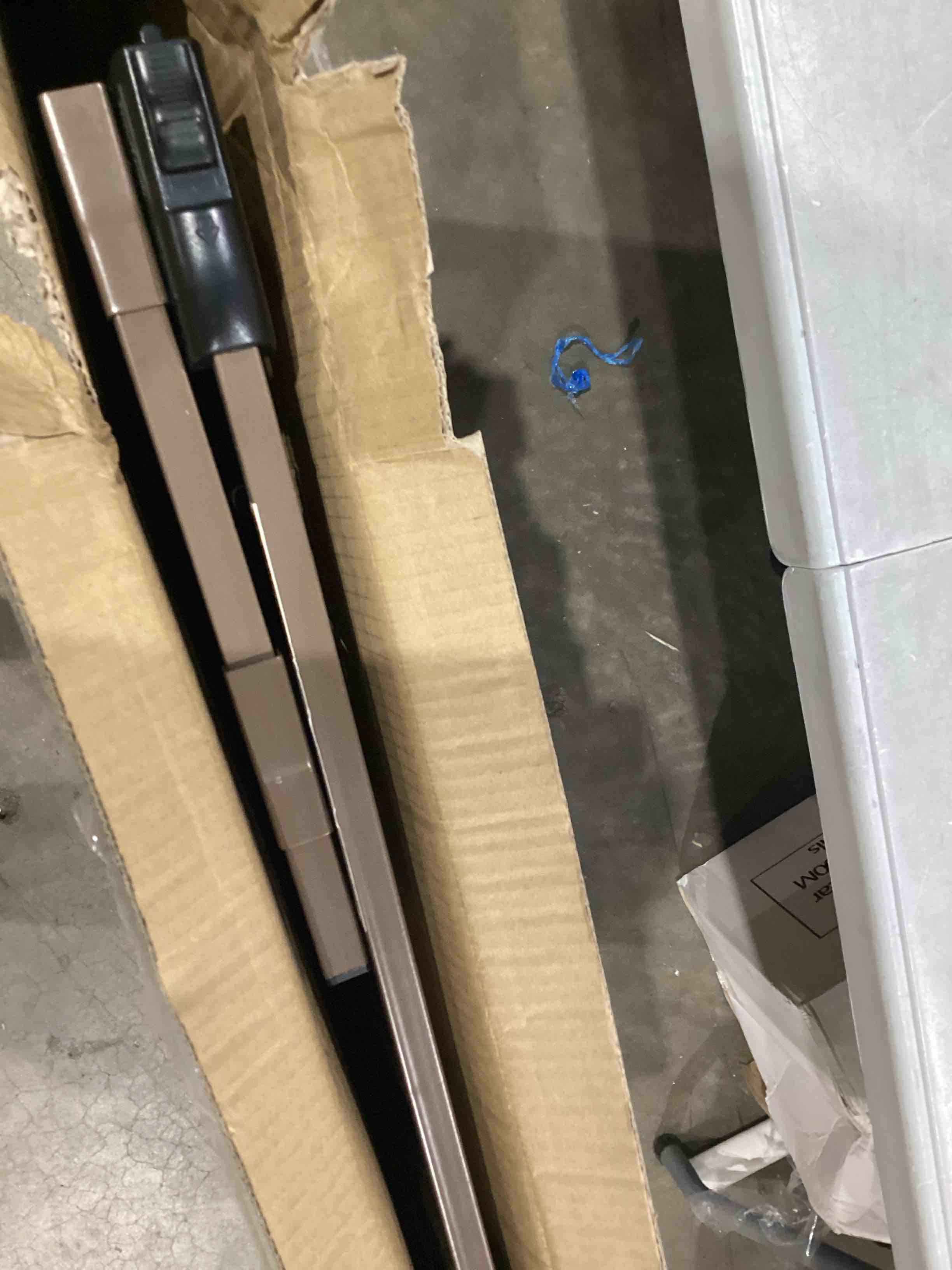 https://s3.amazonaws.com/lotting-images-prod/bidfta/RED4411108_1750951210508.jpeg