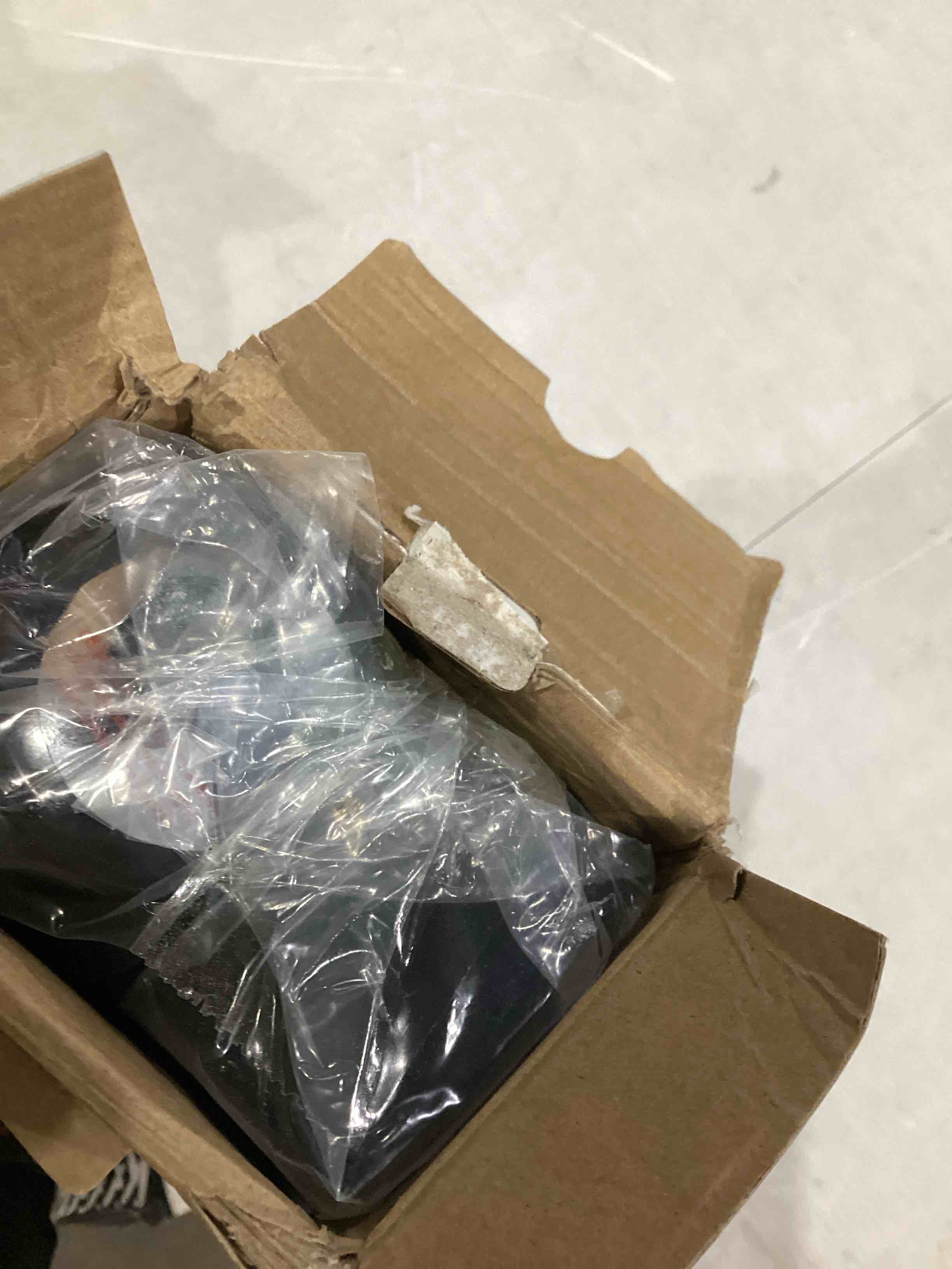 https://s3.amazonaws.com/lotting-images-prod/bidfta/RED4411146_1750964187650.jpeg