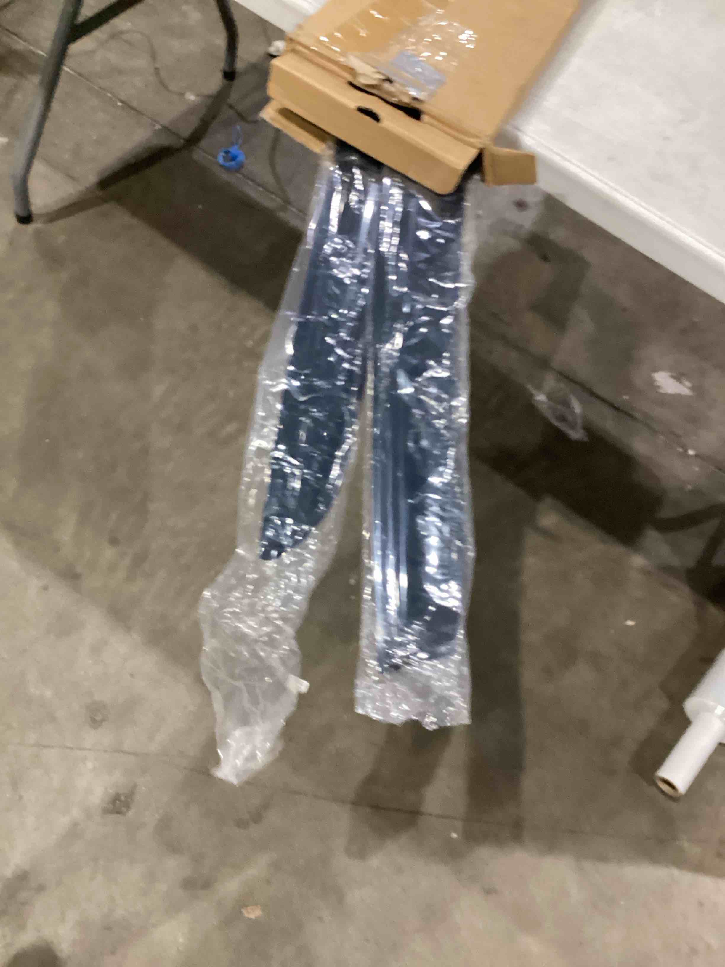https://s3.amazonaws.com/lotting-images-prod/bidfta/RED4411150_1750964690358.jpeg