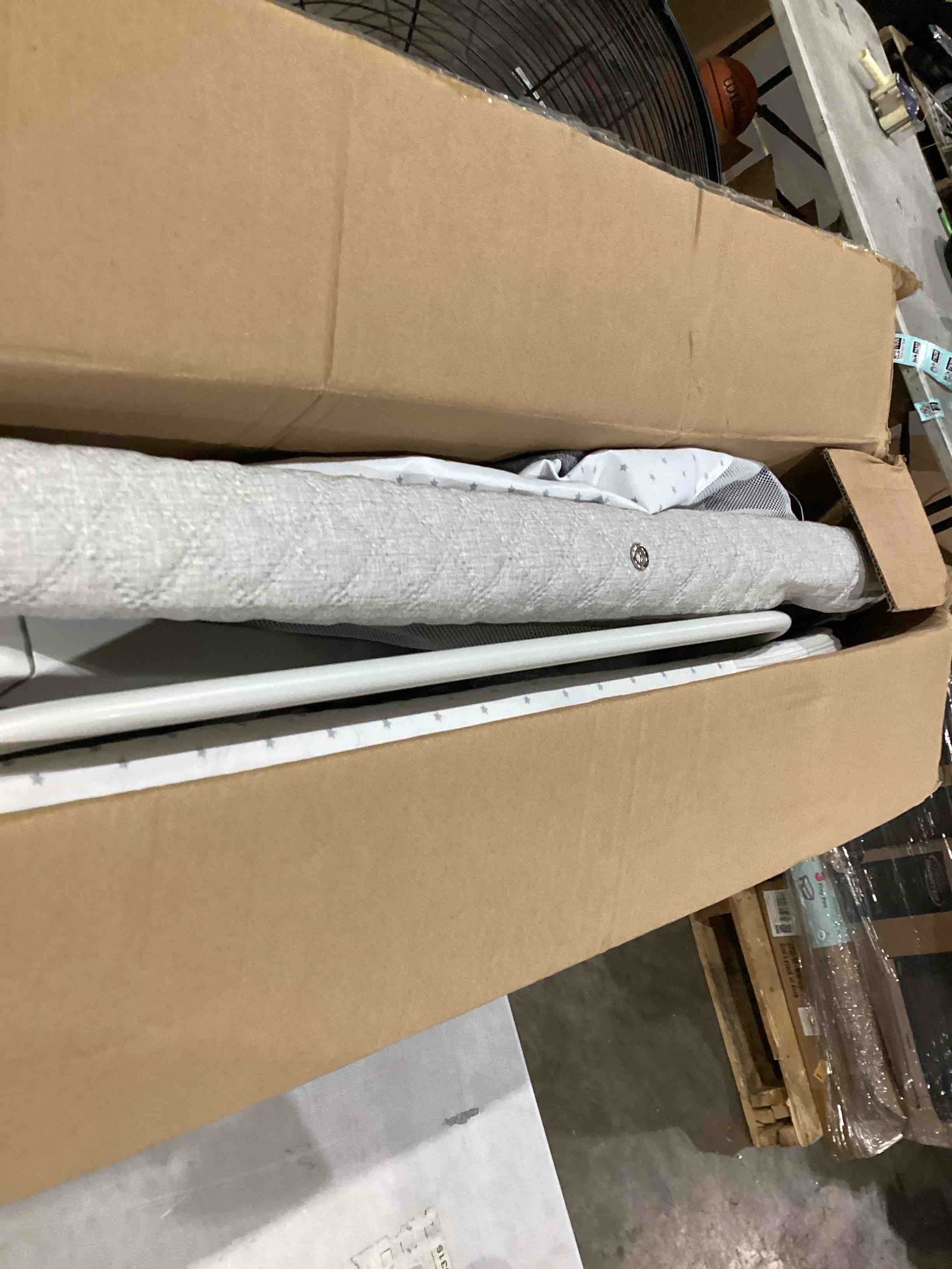 https://s3.amazonaws.com/lotting-images-prod/bidfta/RED4411152_1750964979657.jpeg