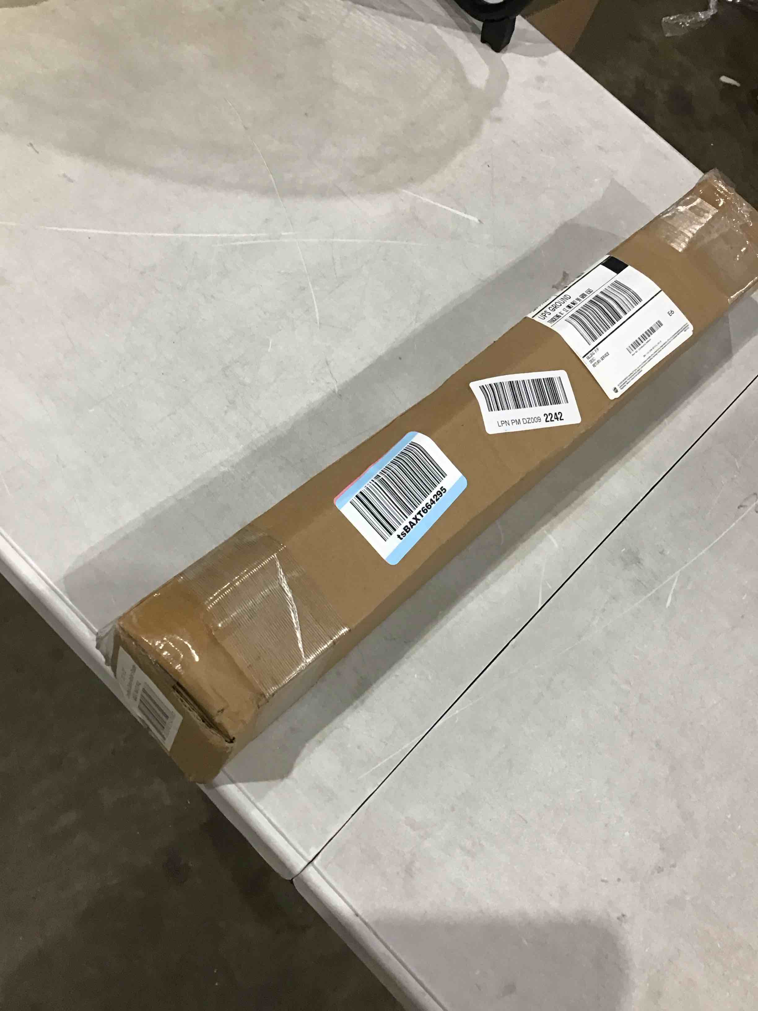 https://s3.amazonaws.com/lotting-images-prod/bidfta/RED4411162_1751025178707.jpeg