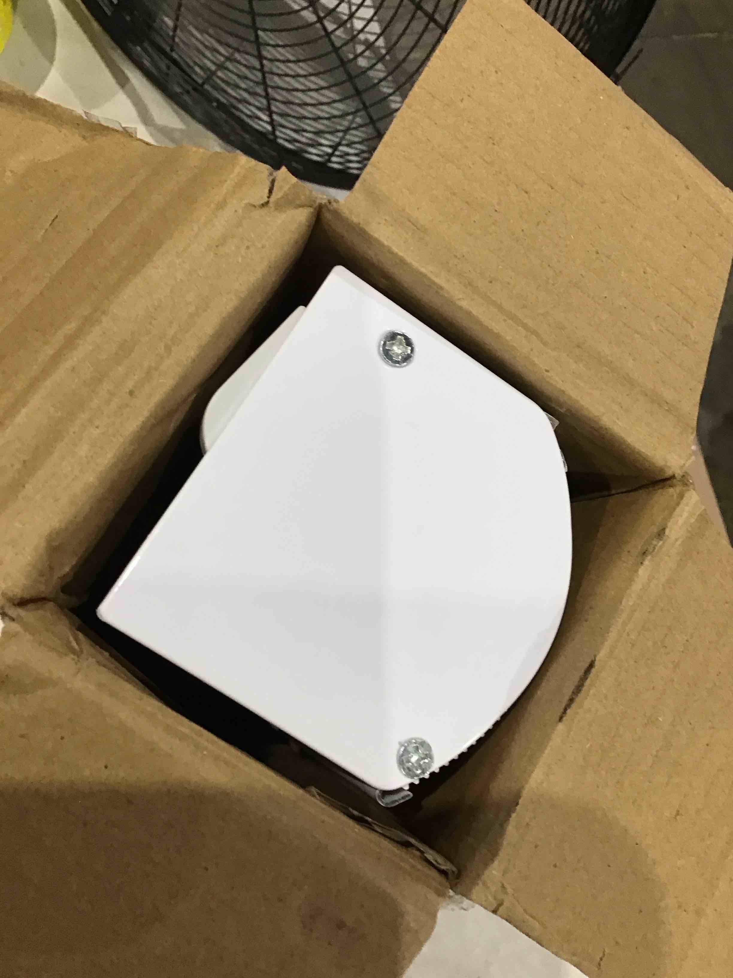 https://s3.amazonaws.com/lotting-images-prod/bidfta/RED4411162_1751025211263.jpeg