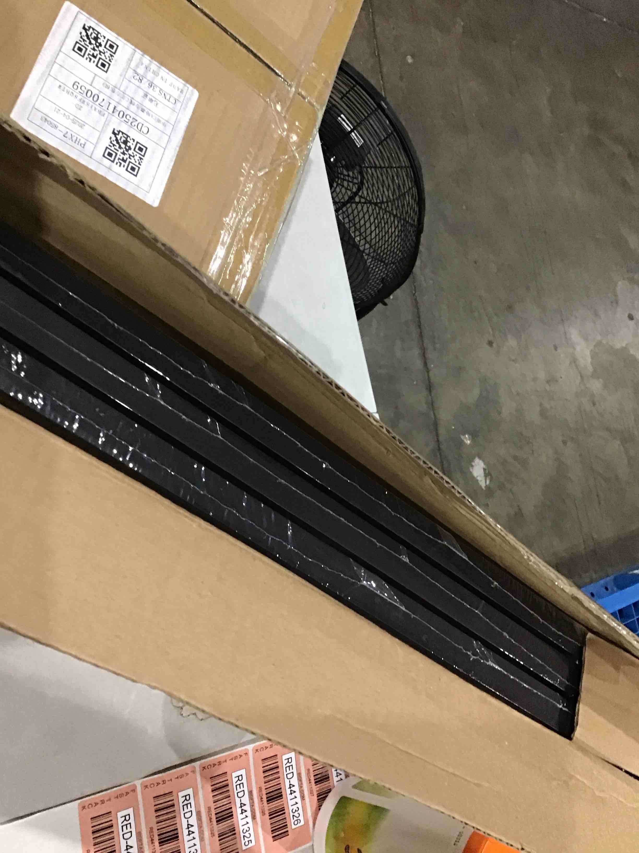 https://s3.amazonaws.com/lotting-images-prod/bidfta/RED4411323_1751291344636.jpeg