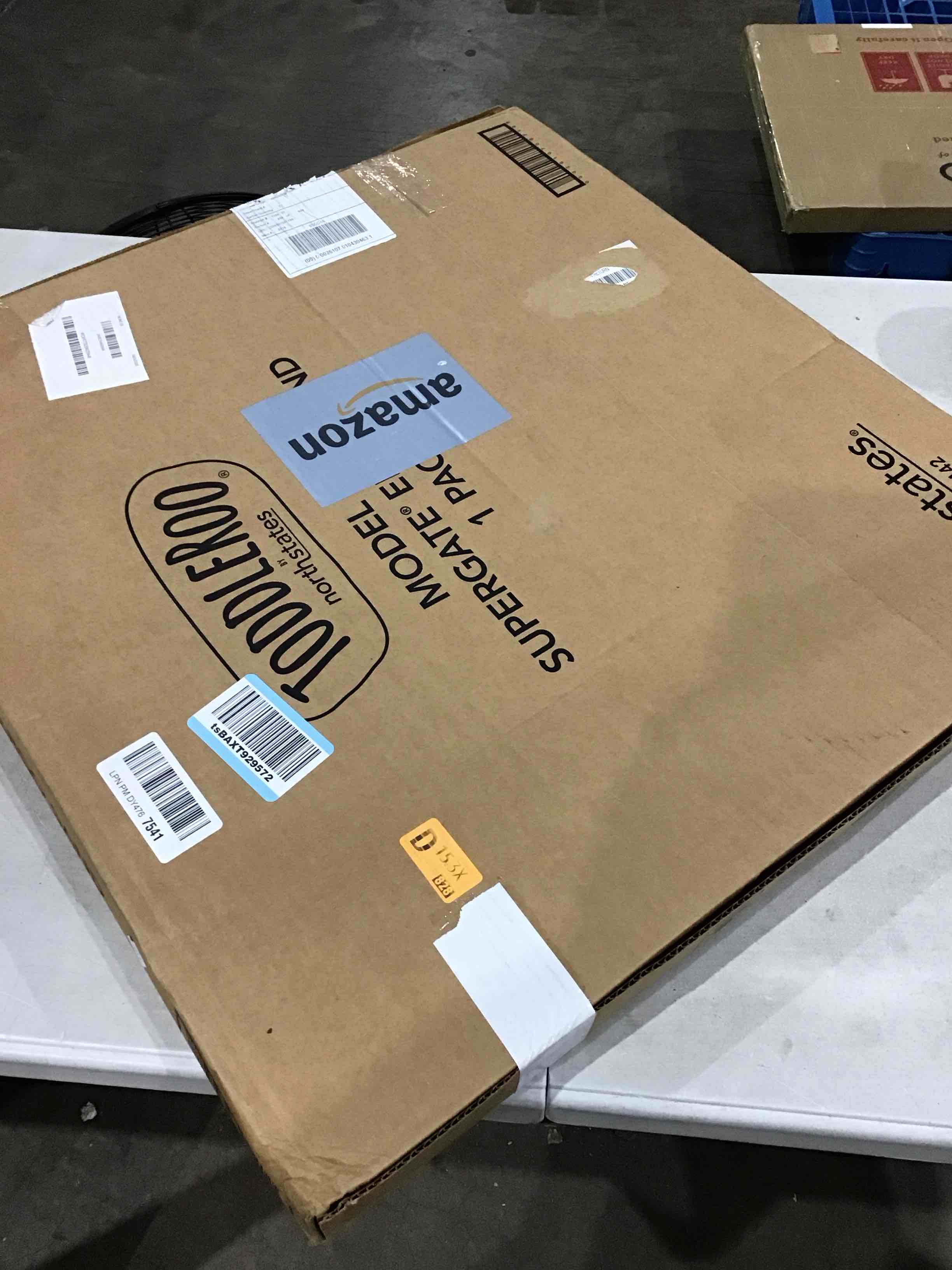 https://s3.amazonaws.com/lotting-images-prod/bidfta/RED4411332_1751293020518.jpeg