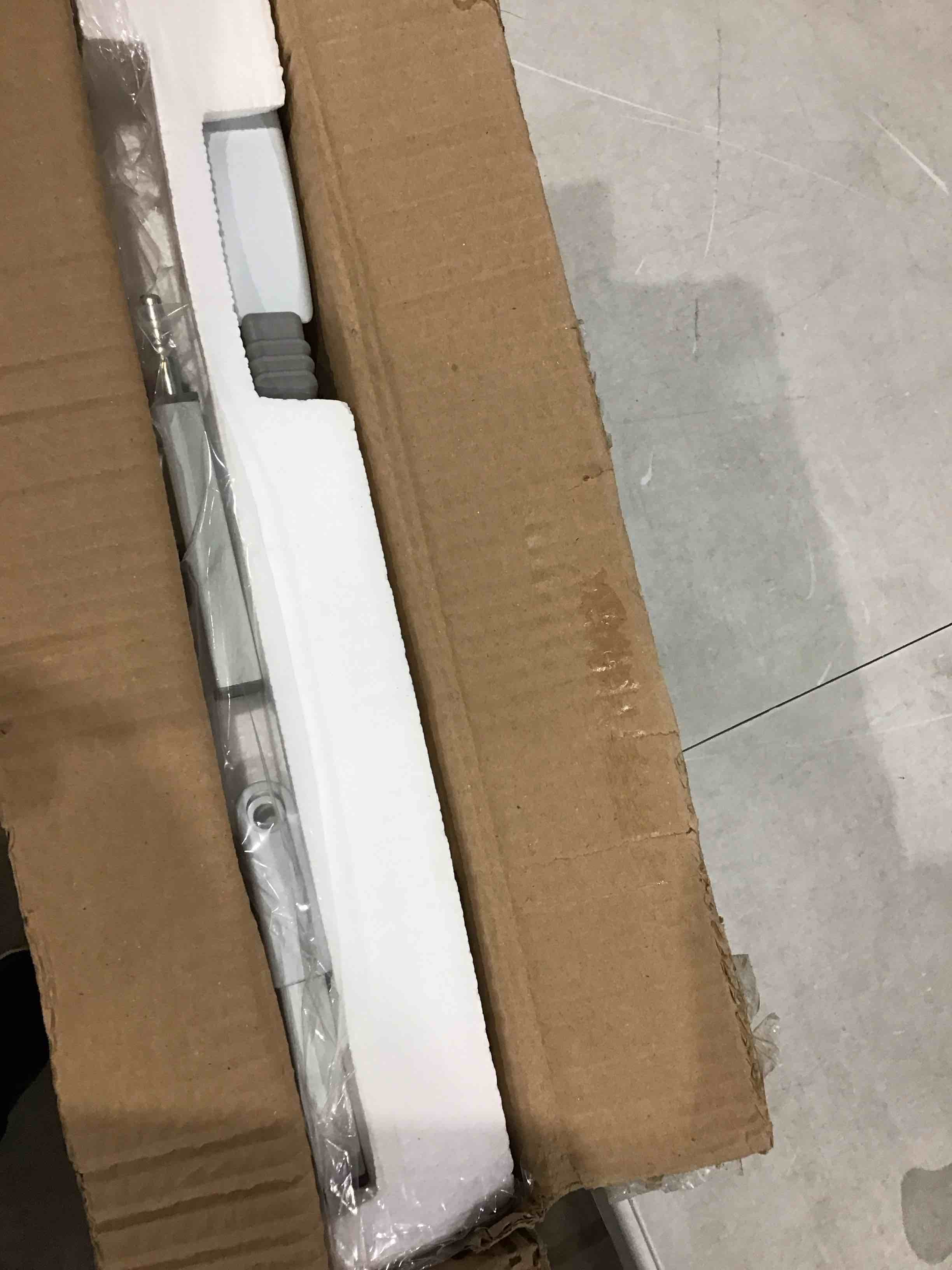 https://s3.amazonaws.com/lotting-images-prod/bidfta/RED4411341_1751296514260.jpeg