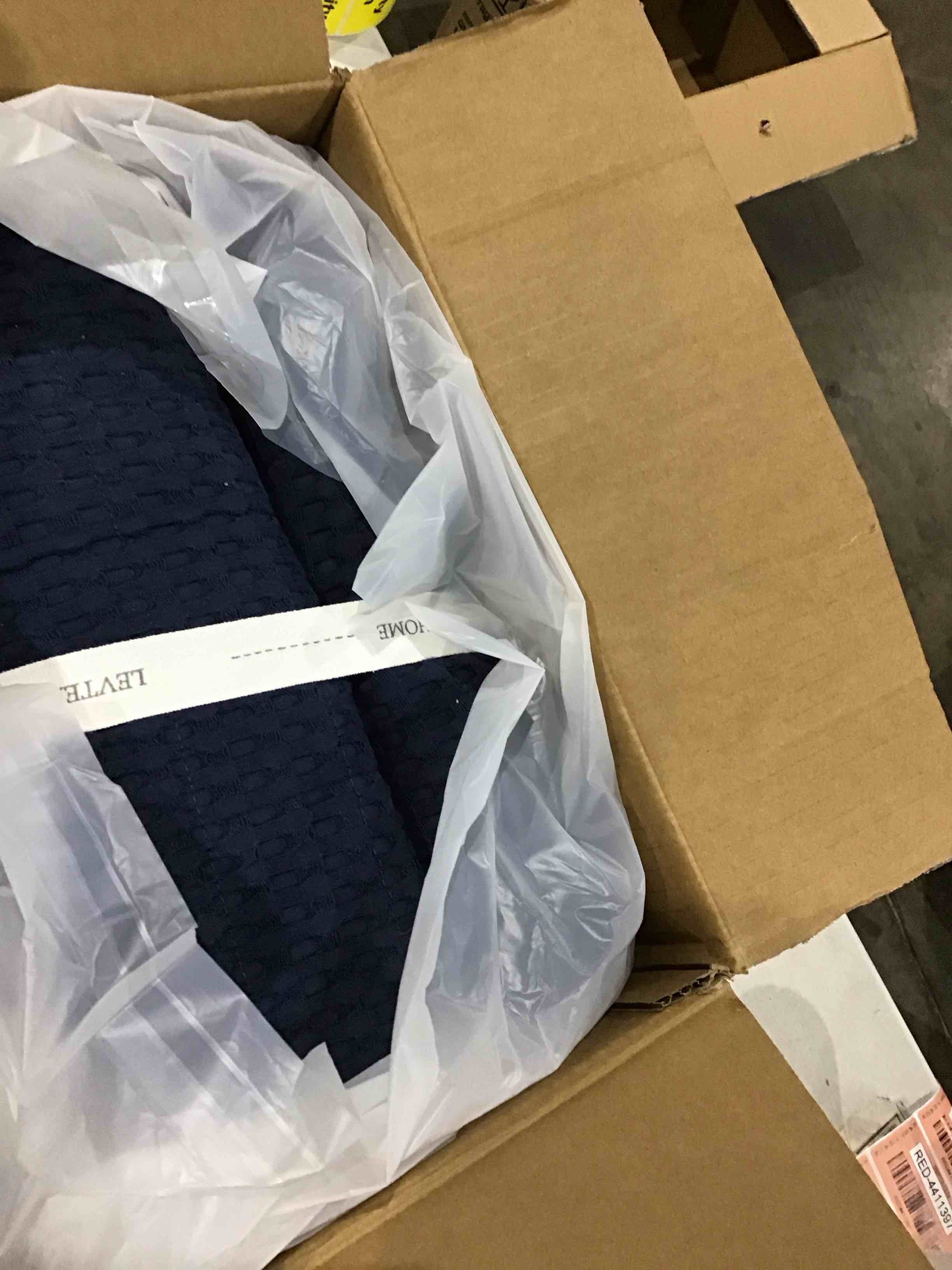 https://s3.amazonaws.com/lotting-images-prod/bidfta/RED4411392_1751310491867.jpeg