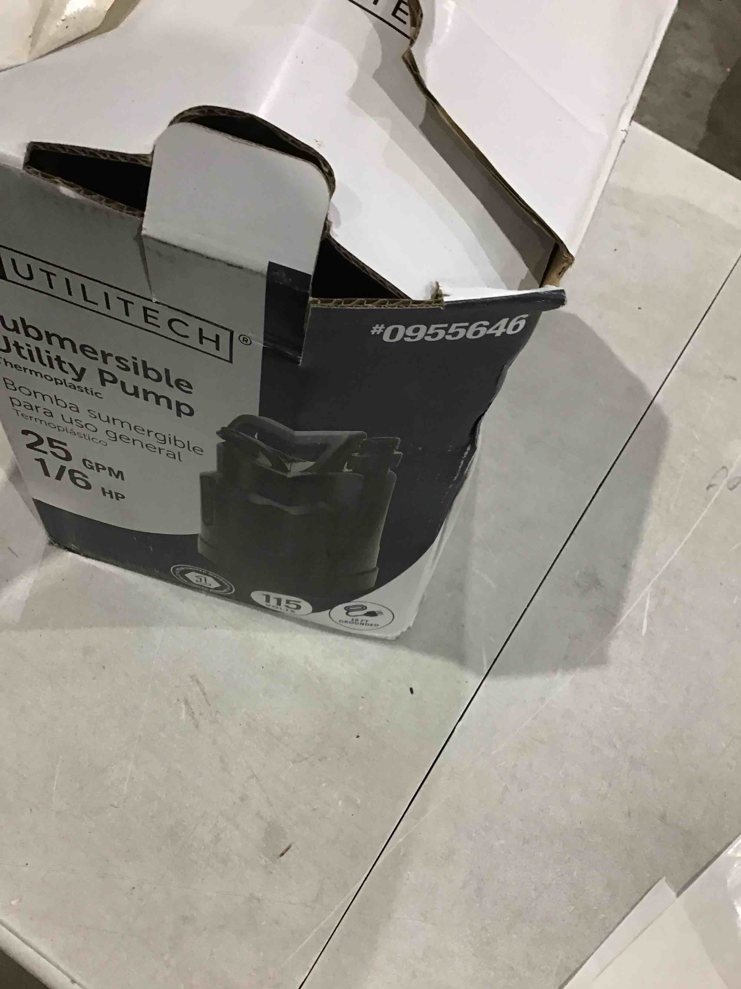 https://s3.amazonaws.com/lotting-images-prod/bidfta/RED4411431_1751390298067.jpeg