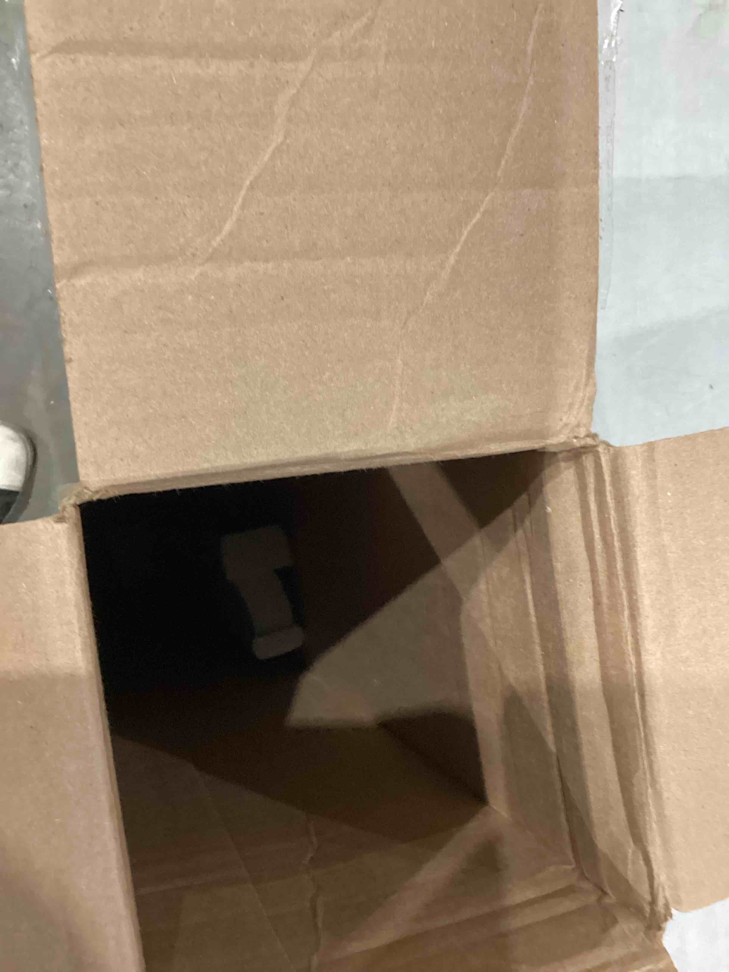 https://s3.amazonaws.com/lotting-images-prod/bidfta/RED4411505_1751554466622.jpeg