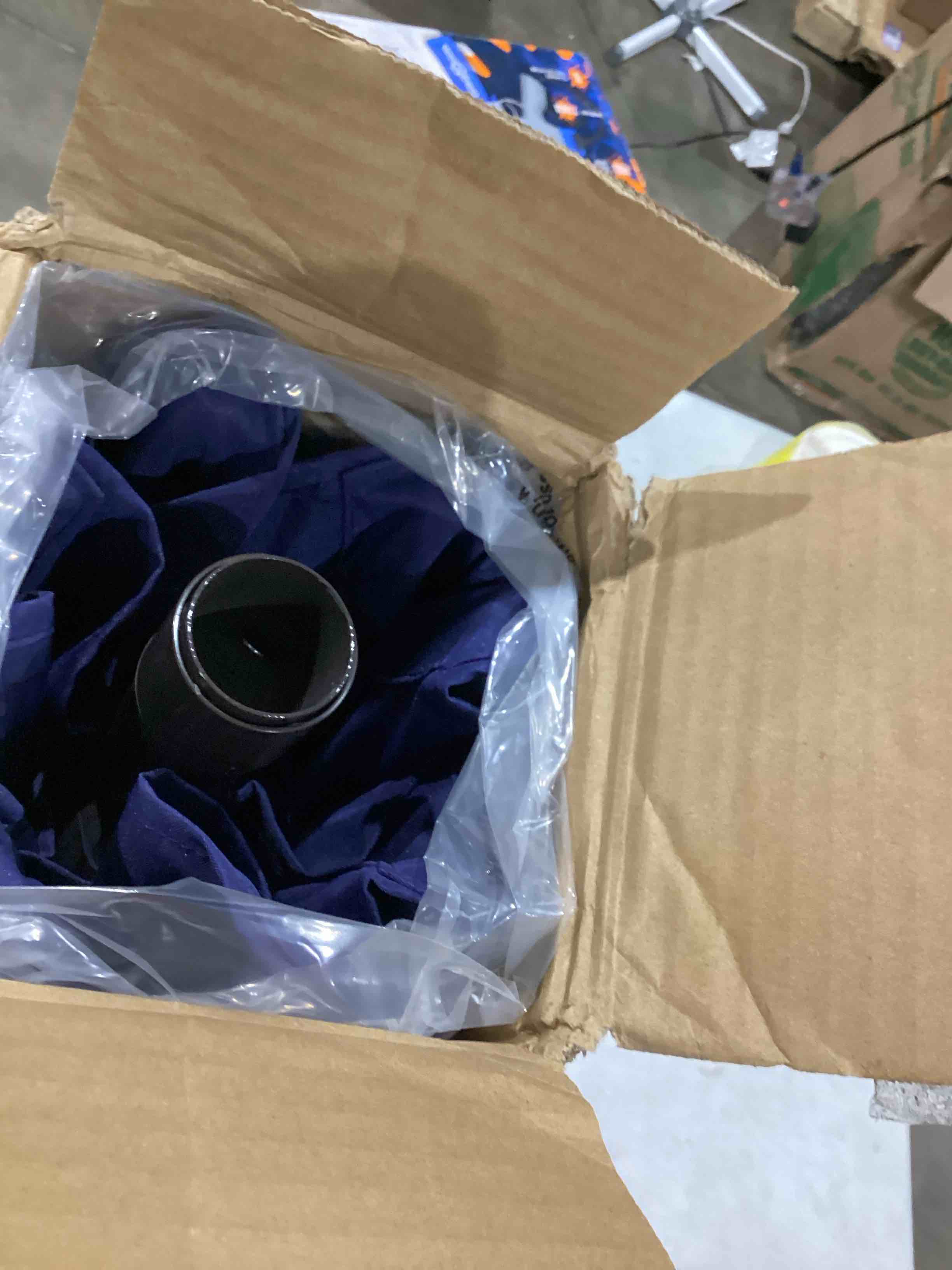 https://s3.amazonaws.com/lotting-images-prod/bidfta/RED4411580_1751900859923.jpeg
