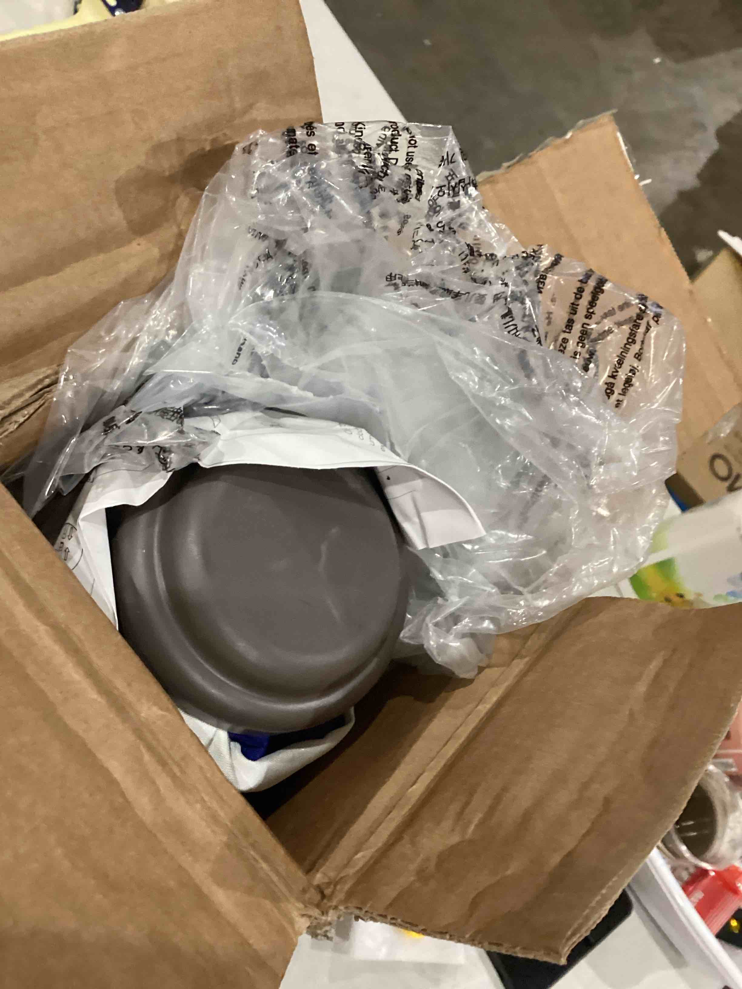 https://s3.amazonaws.com/lotting-images-prod/bidfta/RED4411583_1751902257864.jpeg