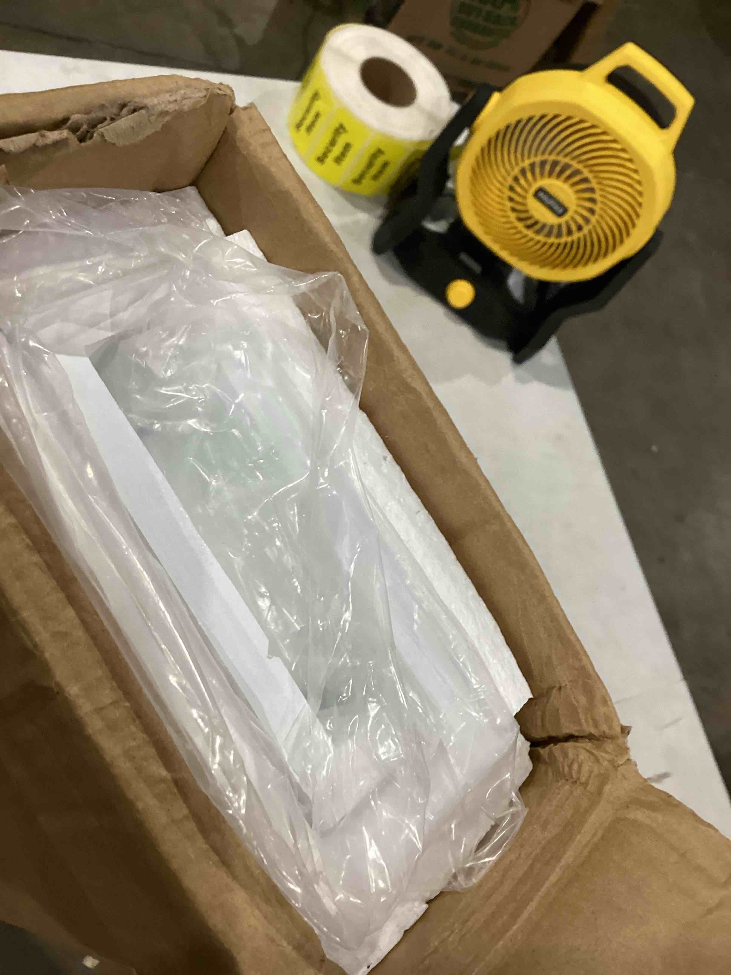 https://s3.amazonaws.com/lotting-images-prod/bidfta/RED4411588_1751907482050.jpeg