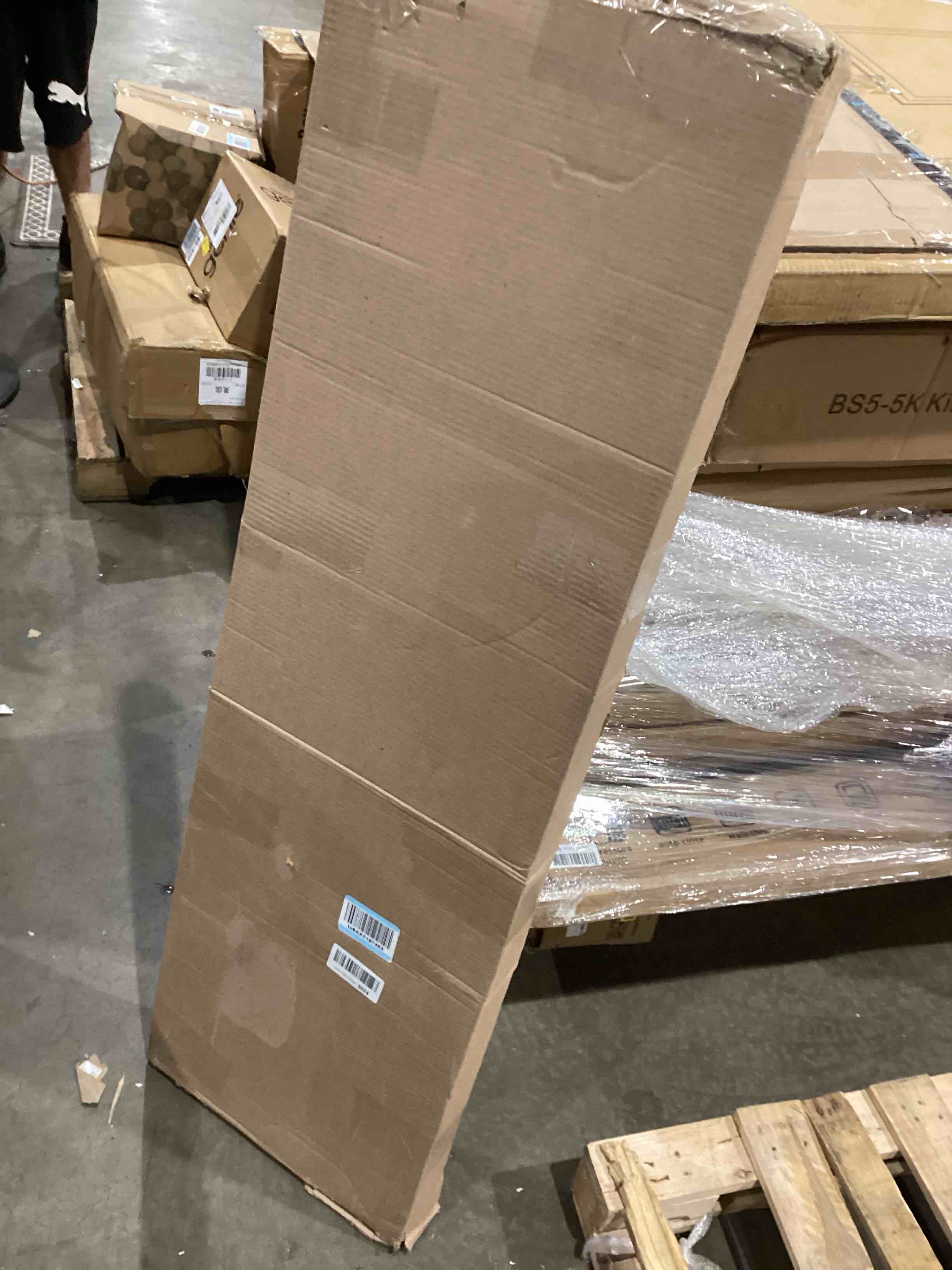 https://s3.amazonaws.com/lotting-images-prod/bidfta/RED4411605_1751916052016.jpeg