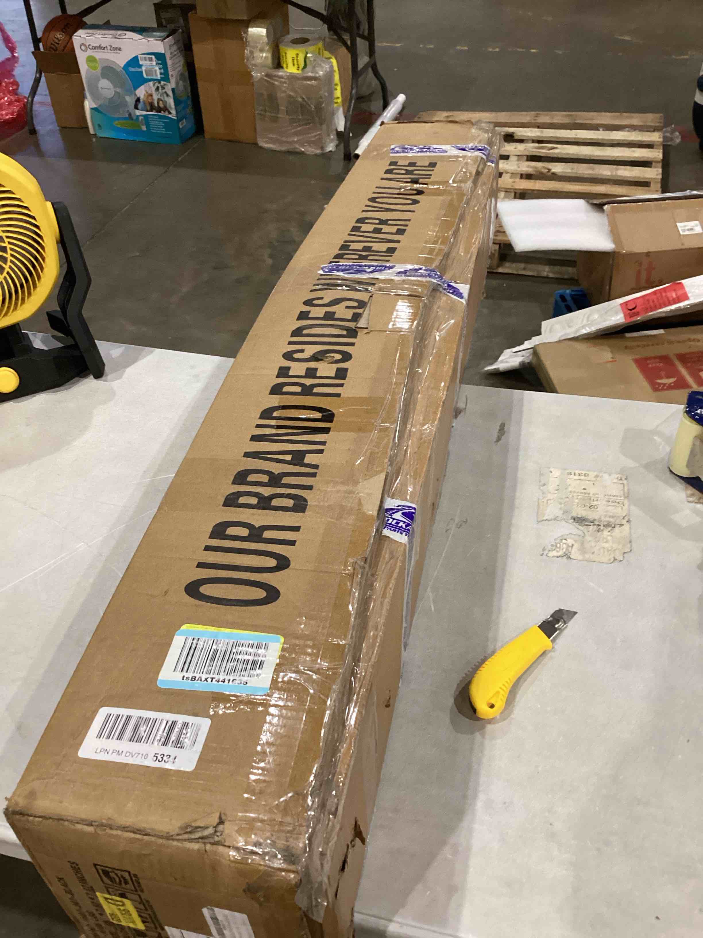 https://s3.amazonaws.com/lotting-images-prod/bidfta/RED4411652_1751985724945.jpeg