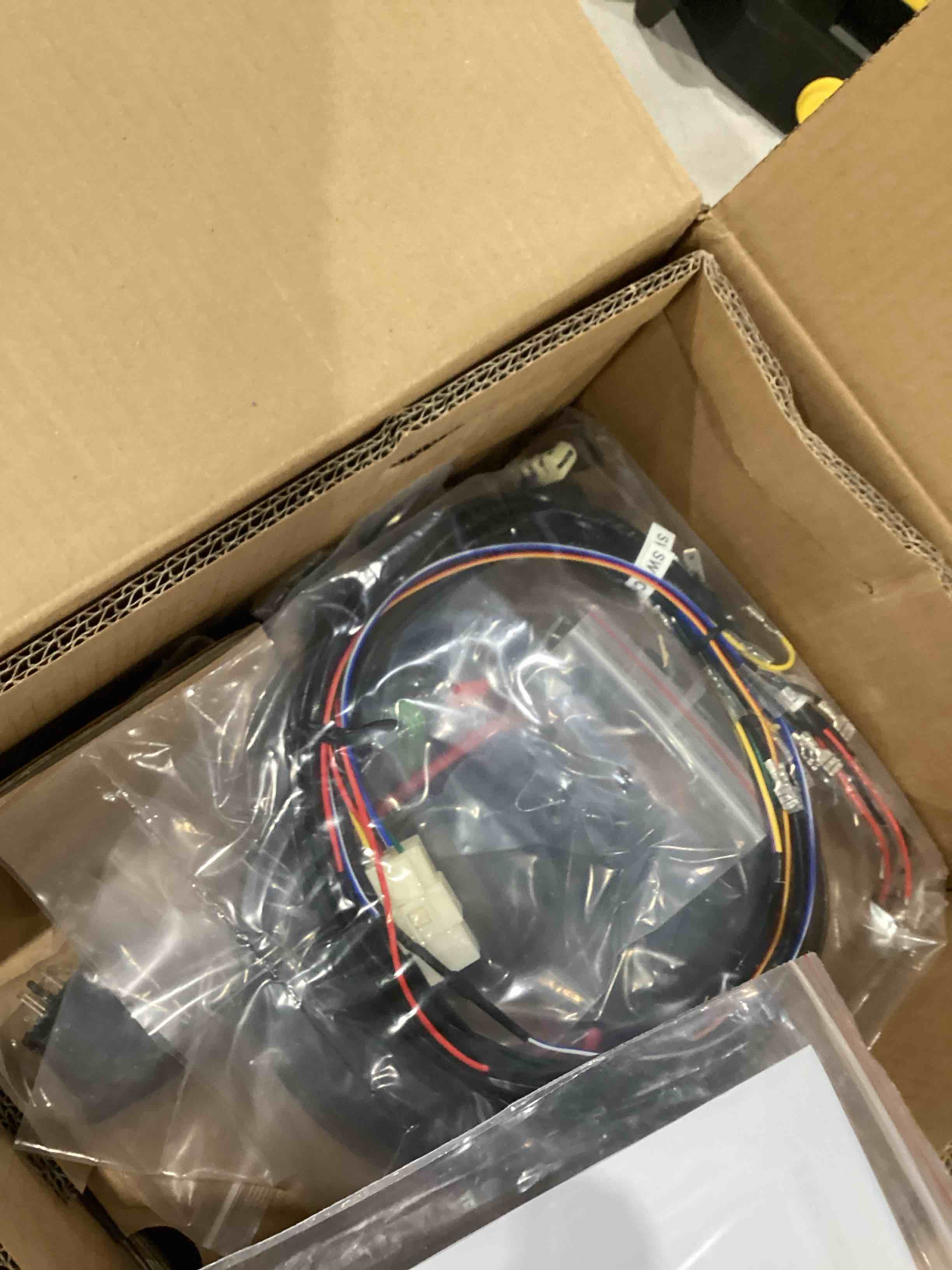 https://s3.amazonaws.com/lotting-images-prod/bidfta/RED4411658_1751987702316.jpeg
