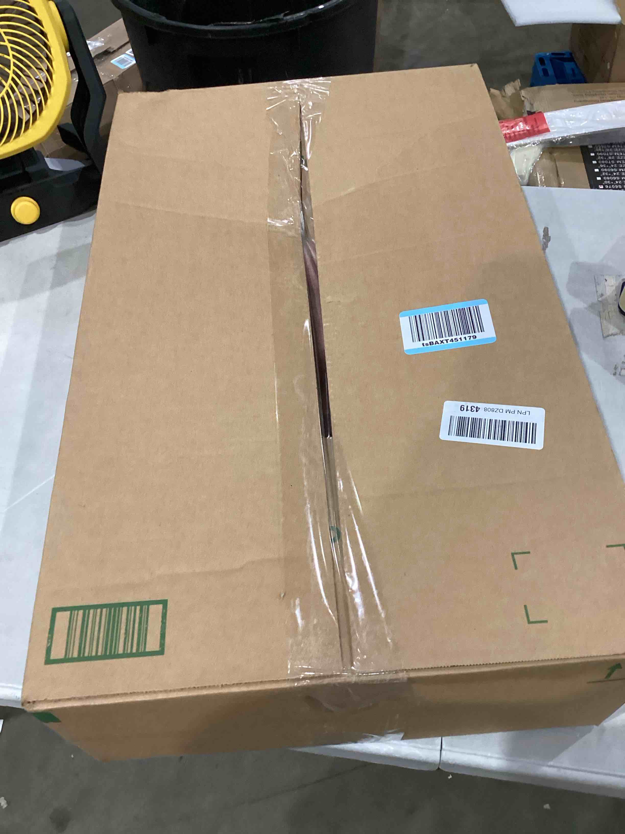 https://s3.amazonaws.com/lotting-images-prod/bidfta/RED4411714_1752499431398.jpeg