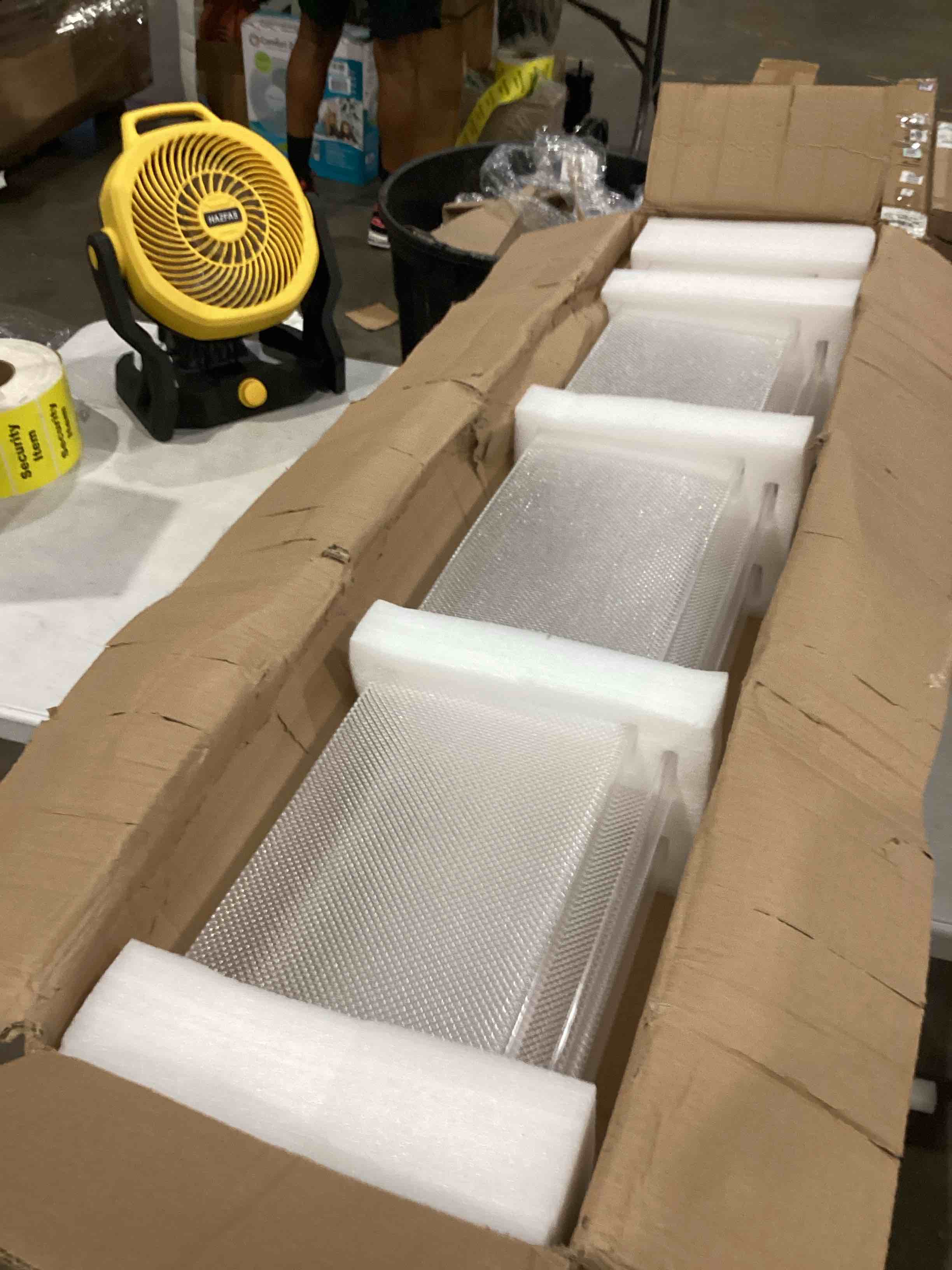 https://s3.amazonaws.com/lotting-images-prod/bidfta/RED4411736_1752507236138.jpeg