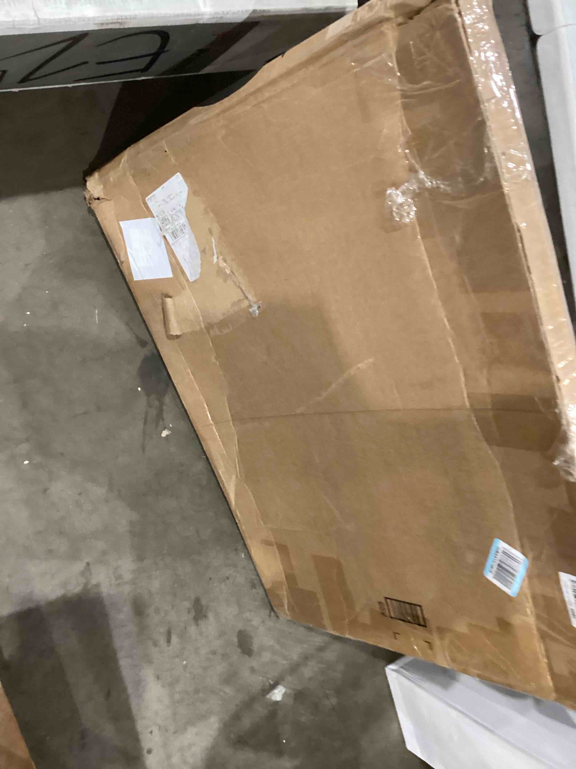 https://s3.amazonaws.com/lotting-images-prod/bidfta/RED4411757_1752779417961.jpeg