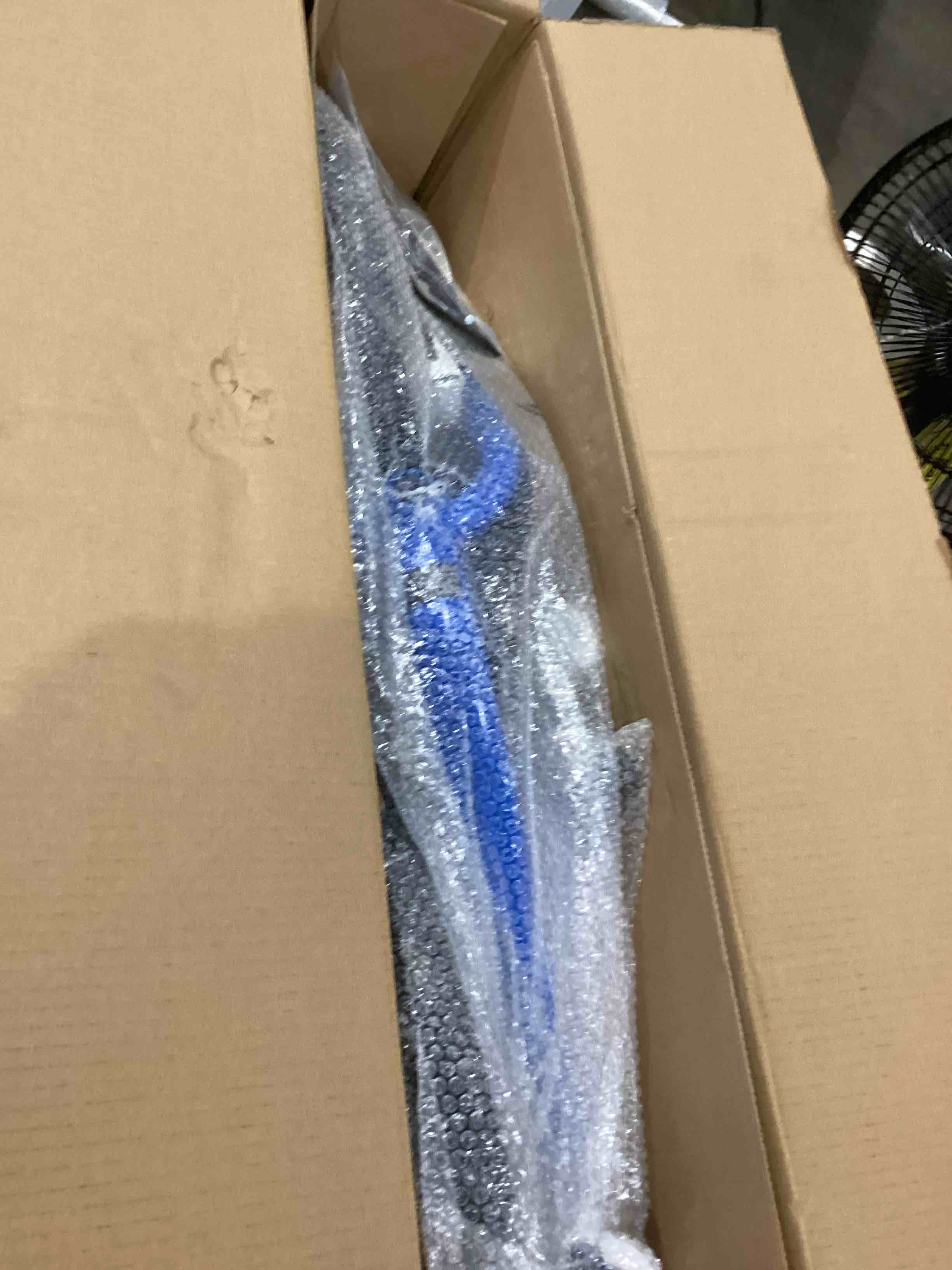 https://s3.amazonaws.com/lotting-images-prod/bidfta/RED4411767_1752848978831.jpeg