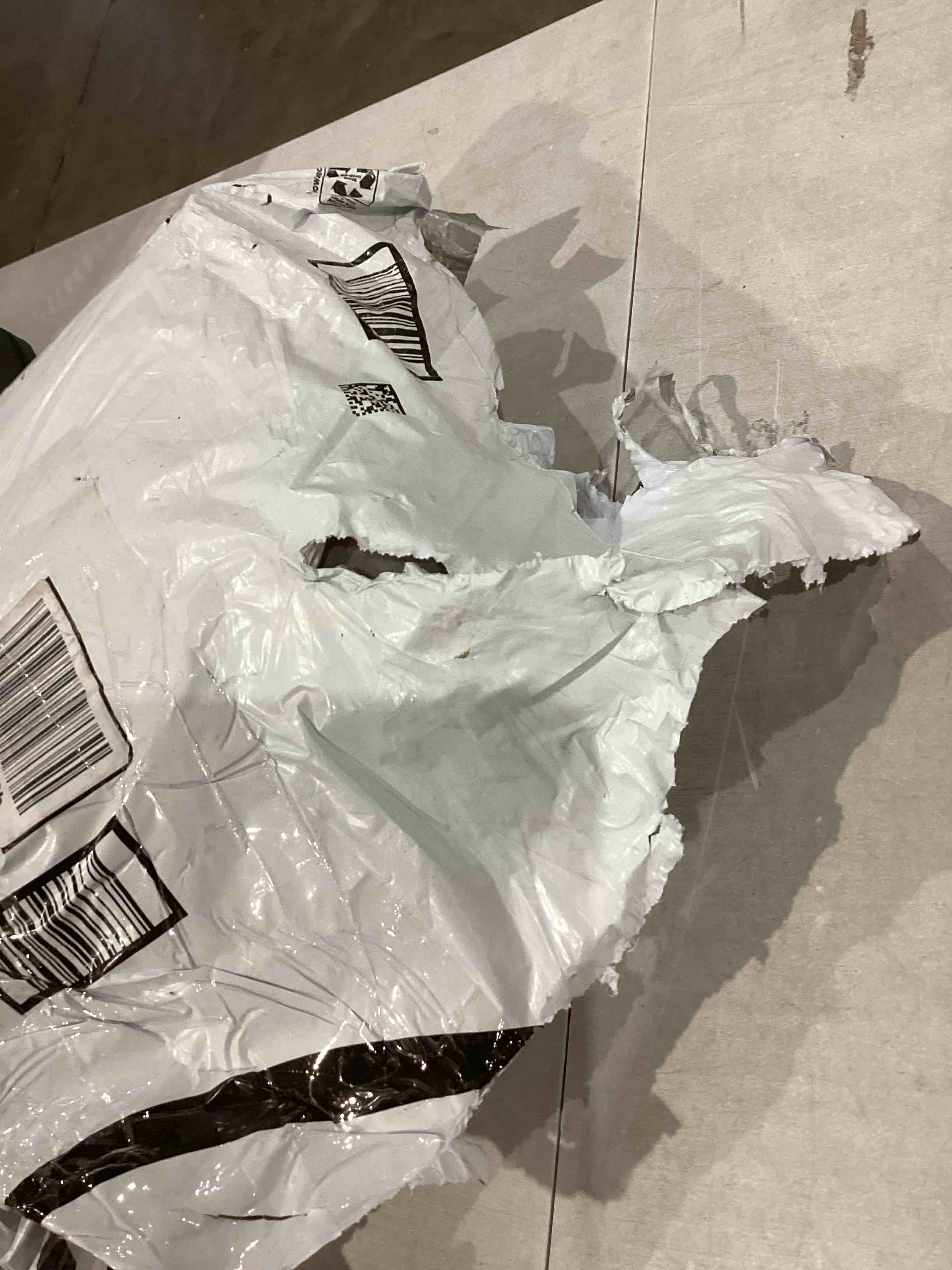 https://s3.amazonaws.com/lotting-images-prod/bidfta/RED4411772_1752675245579.jpeg
