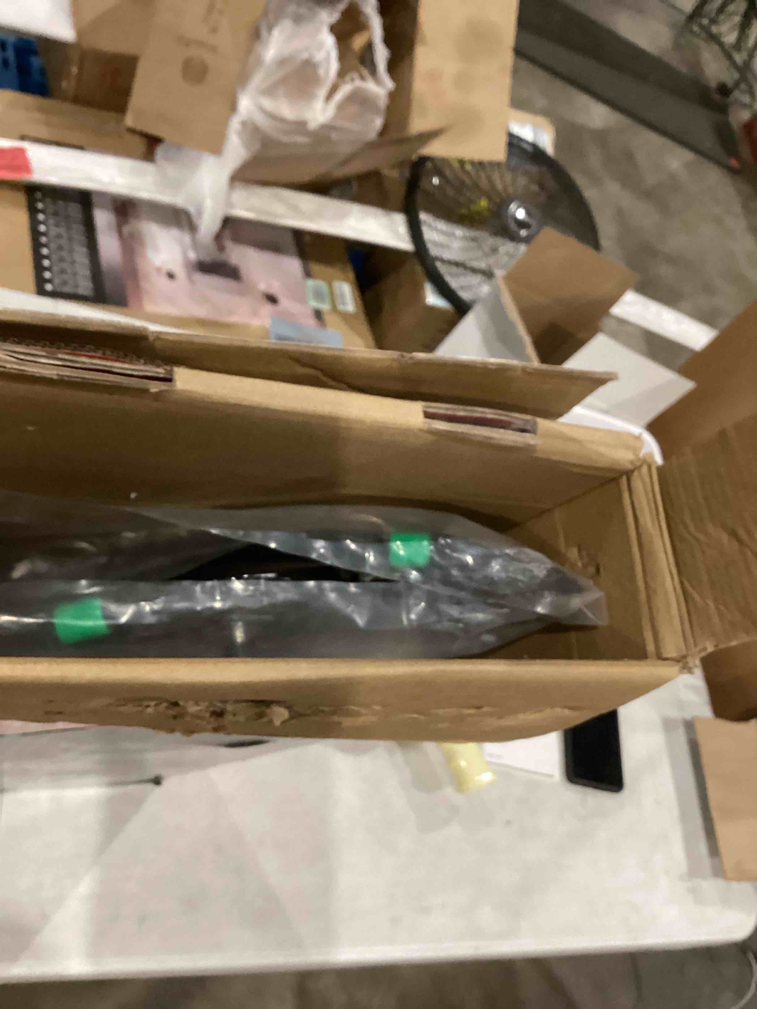 https://s3.amazonaws.com/lotting-images-prod/bidfta/RED4411782_1752760138949.jpeg