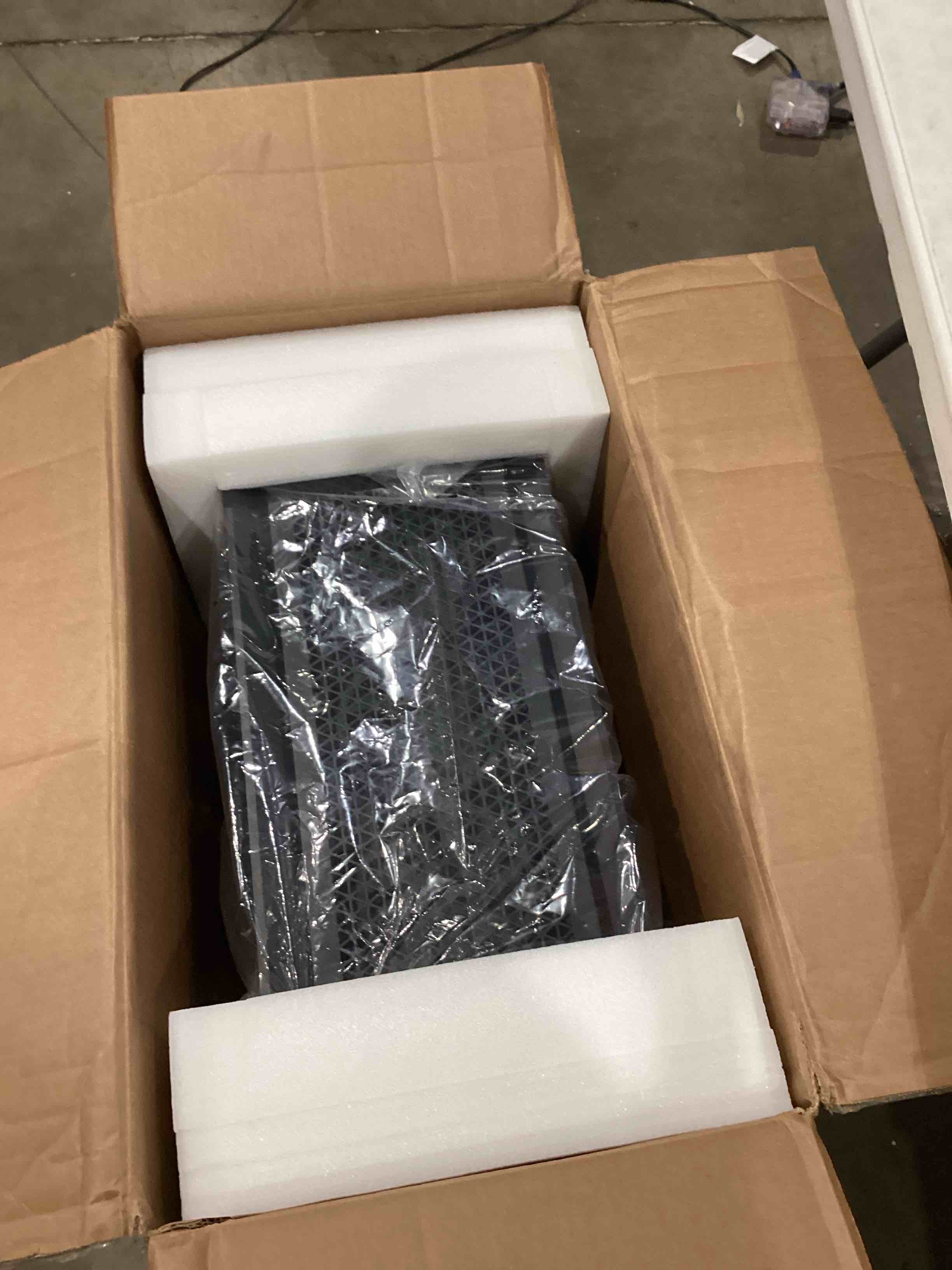 https://s3.amazonaws.com/lotting-images-prod/bidfta/RED4411790_1753118980797.jpeg