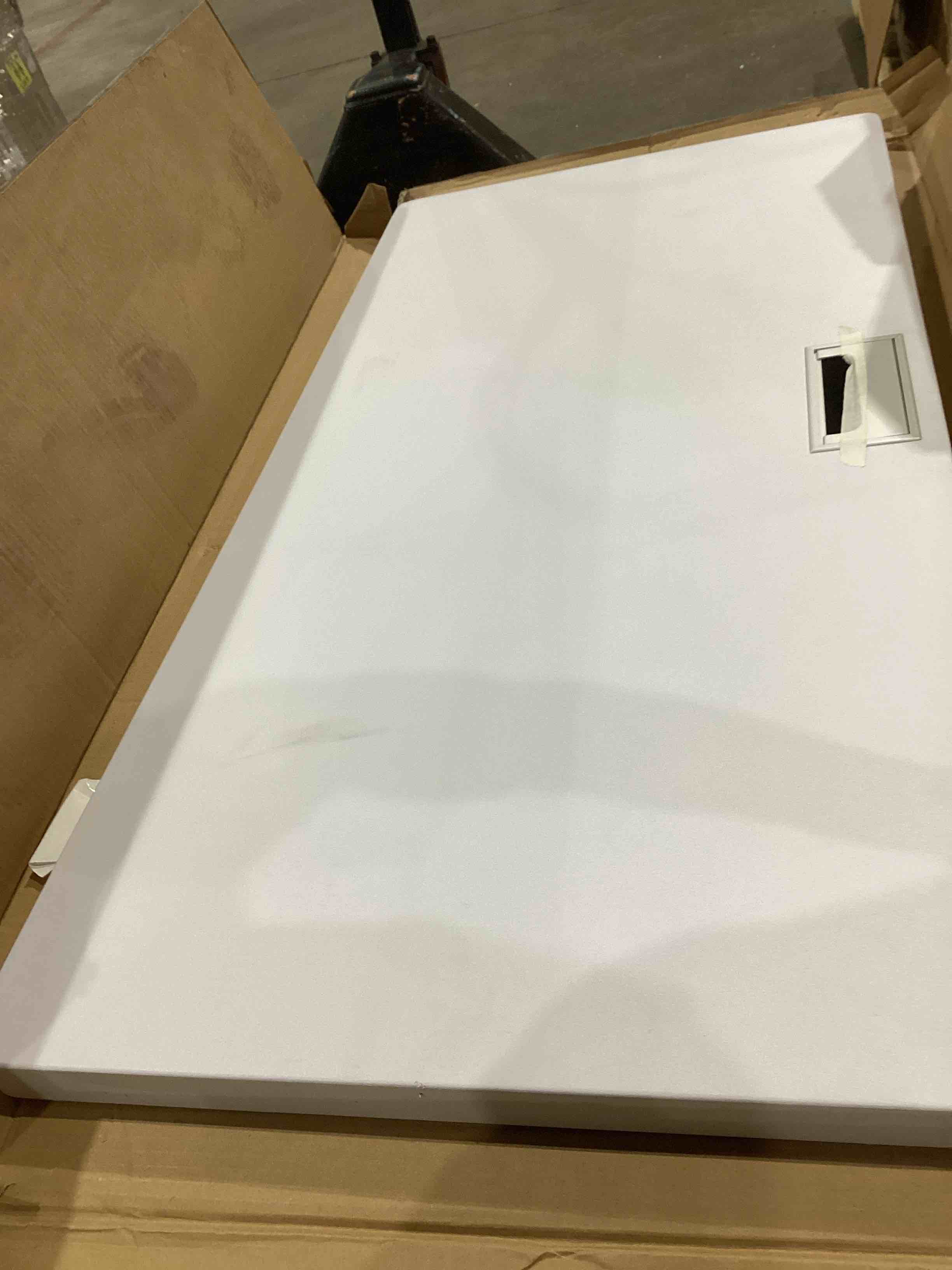 https://s3.amazonaws.com/lotting-images-prod/bidfta/RED4411804_1753281684244.jpeg