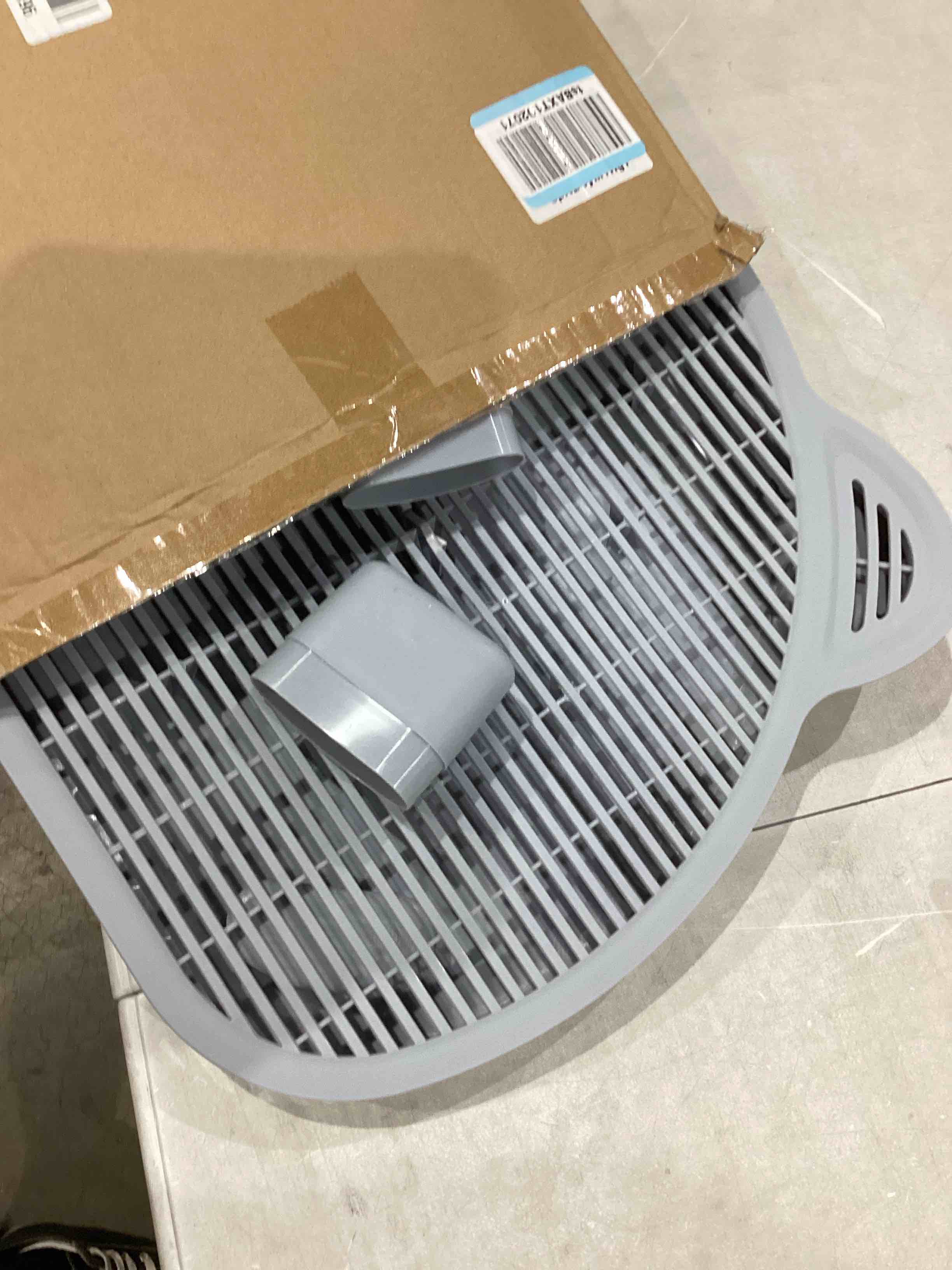 https://s3.amazonaws.com/lotting-images-prod/bidfta/RED4411816_1753290350981.jpeg