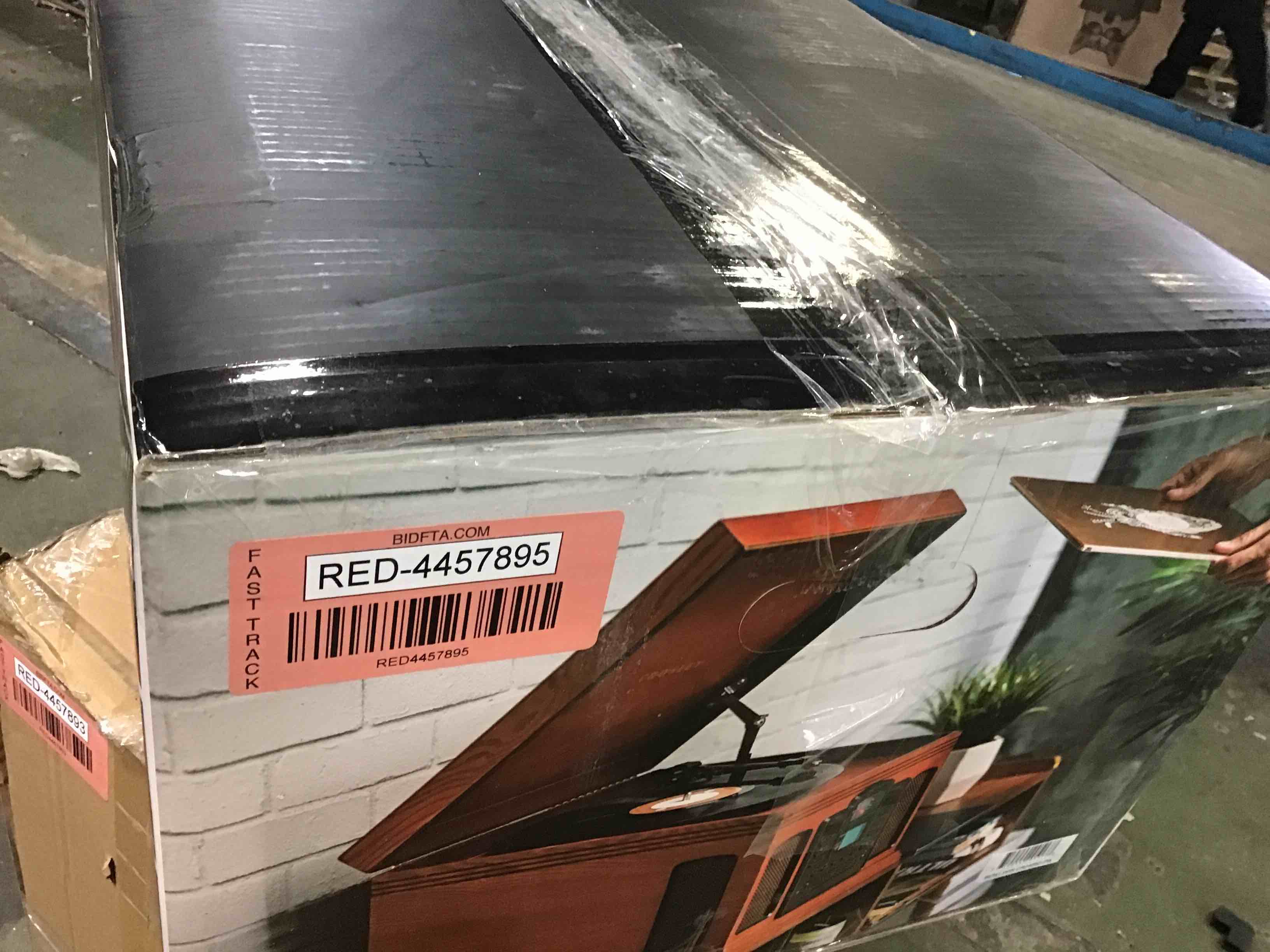 https://s3.amazonaws.com/lotting-images-prod/bidfta/RED4457895_1677700557392.jpeg
